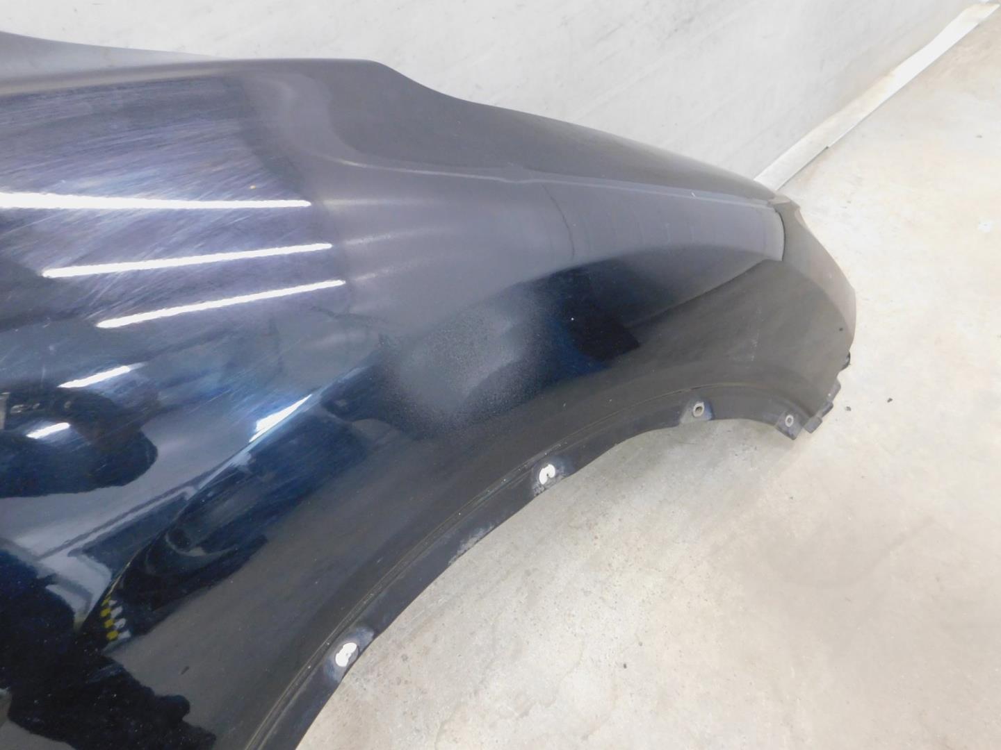 Крыло переднее правое