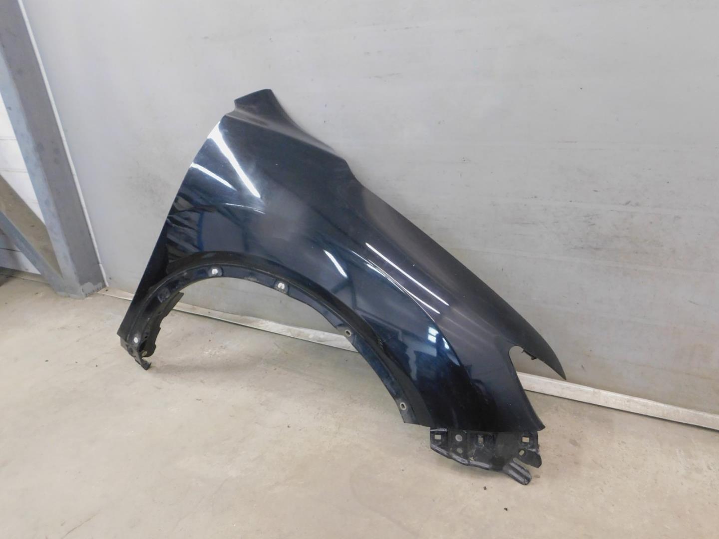 Крыло переднее правое