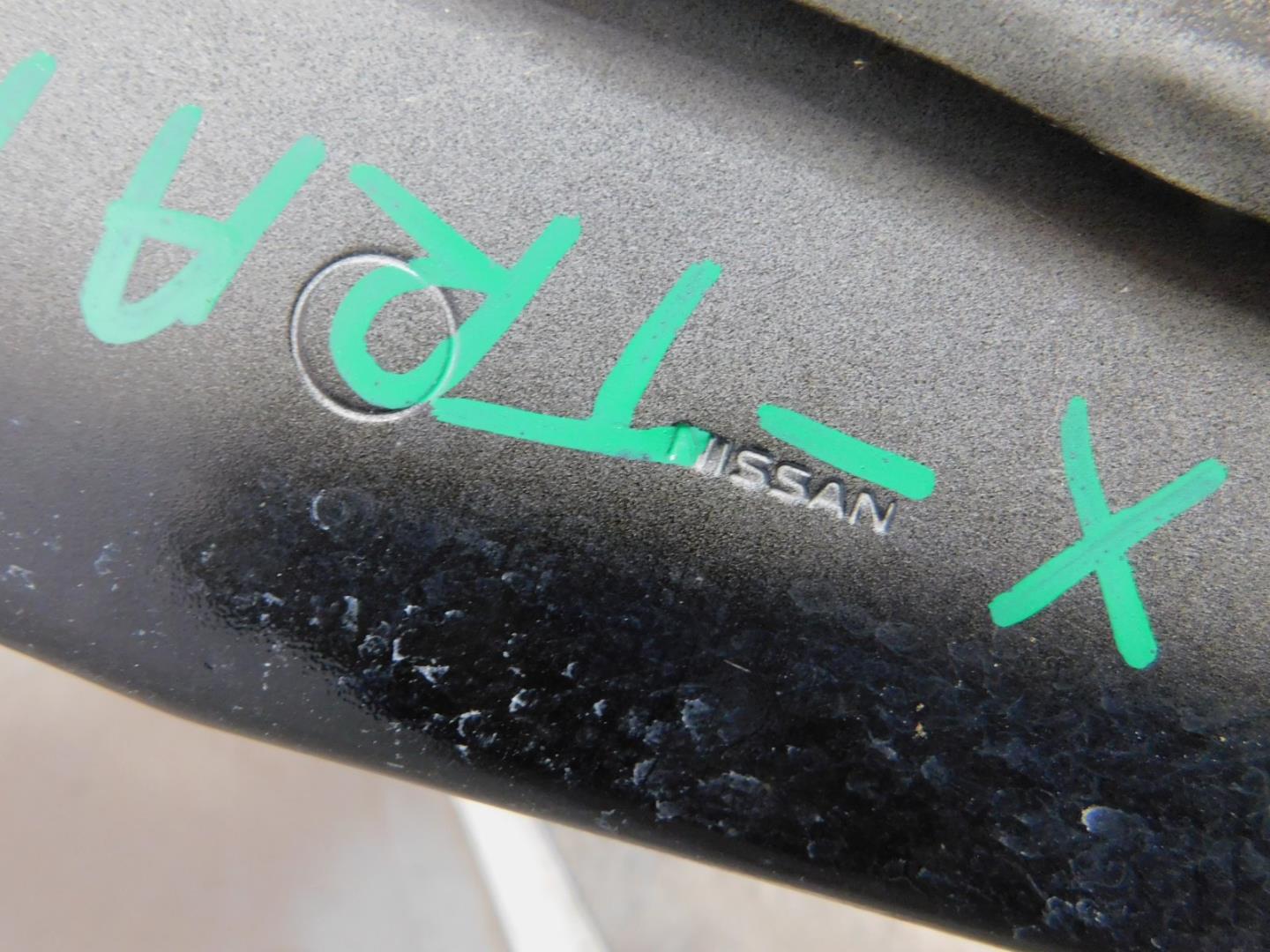 Крыло переднее правое