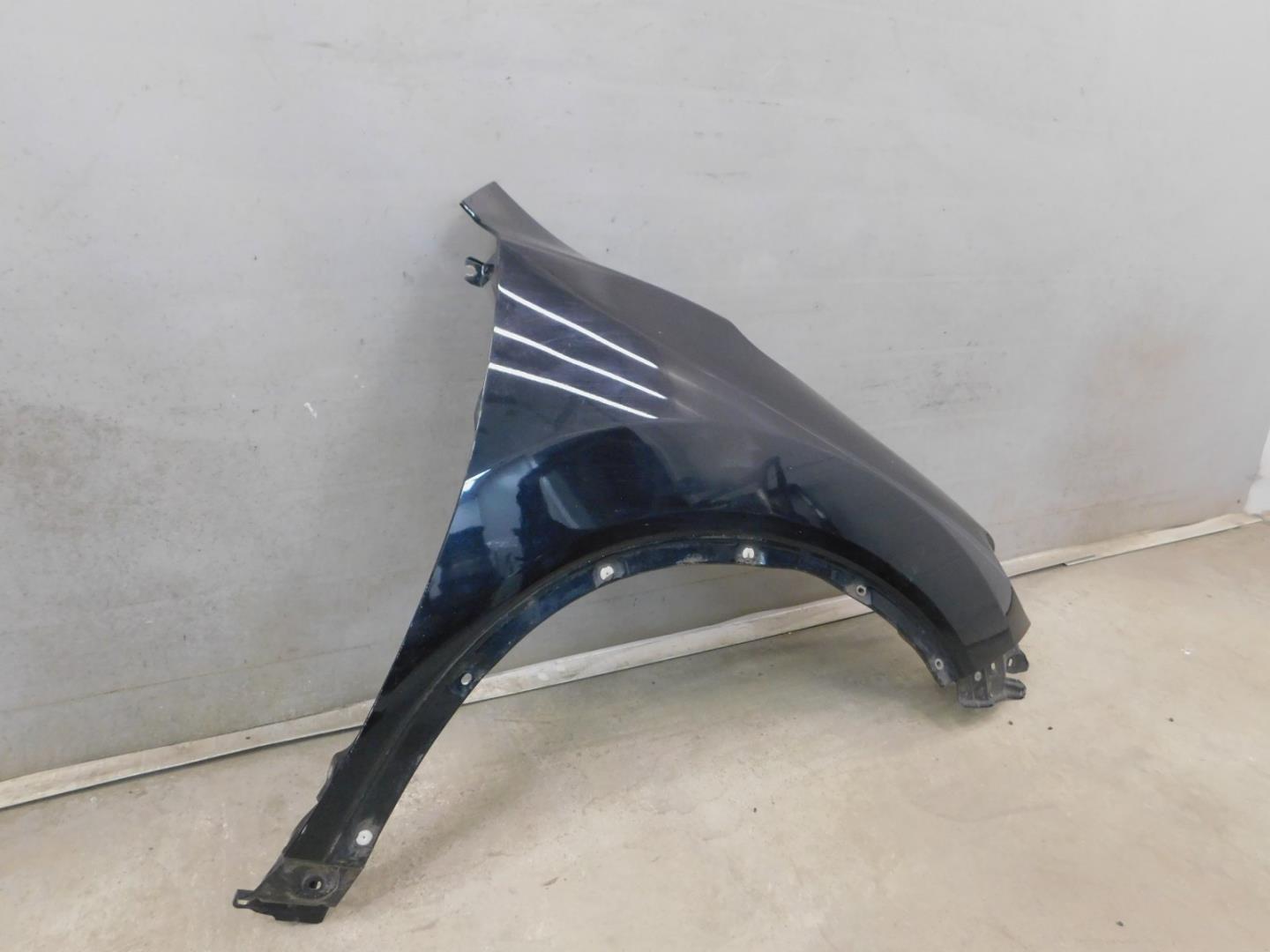 Крыло переднее правое