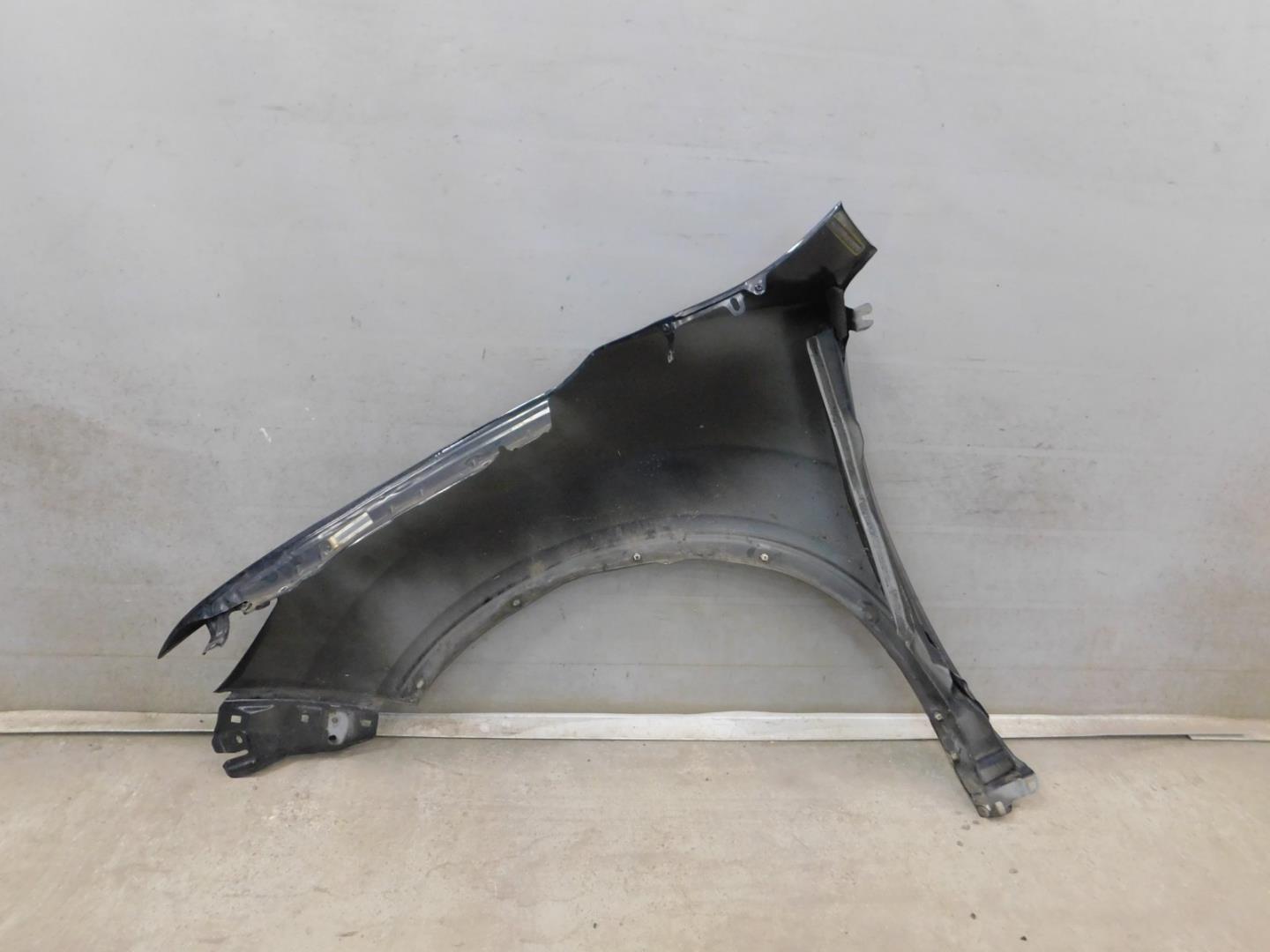 Крыло переднее правое