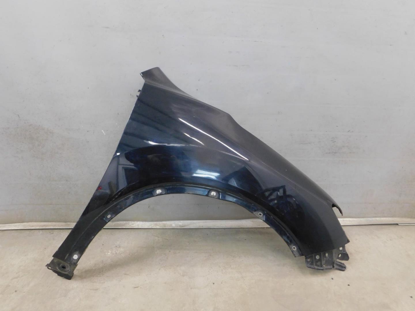 Крыло переднее правое