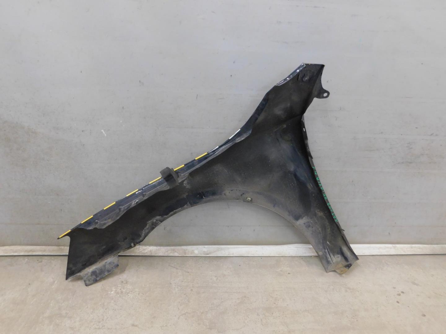 Крыло переднее правое