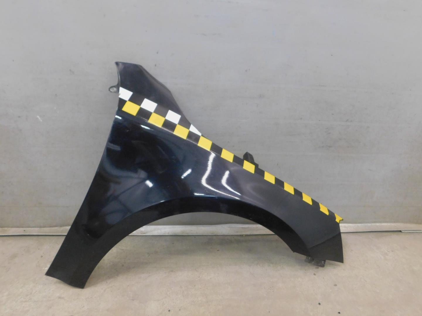 Крыло переднее правое