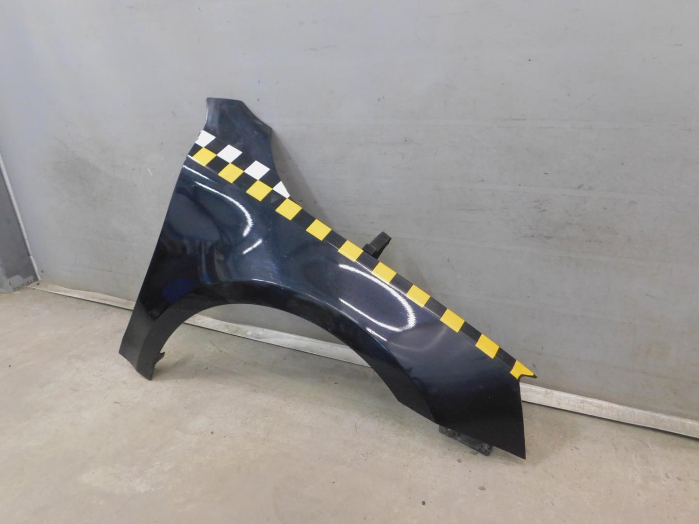 Крыло переднее правое