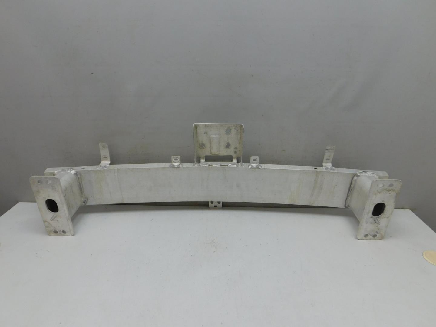 Усилитель переднего бампера