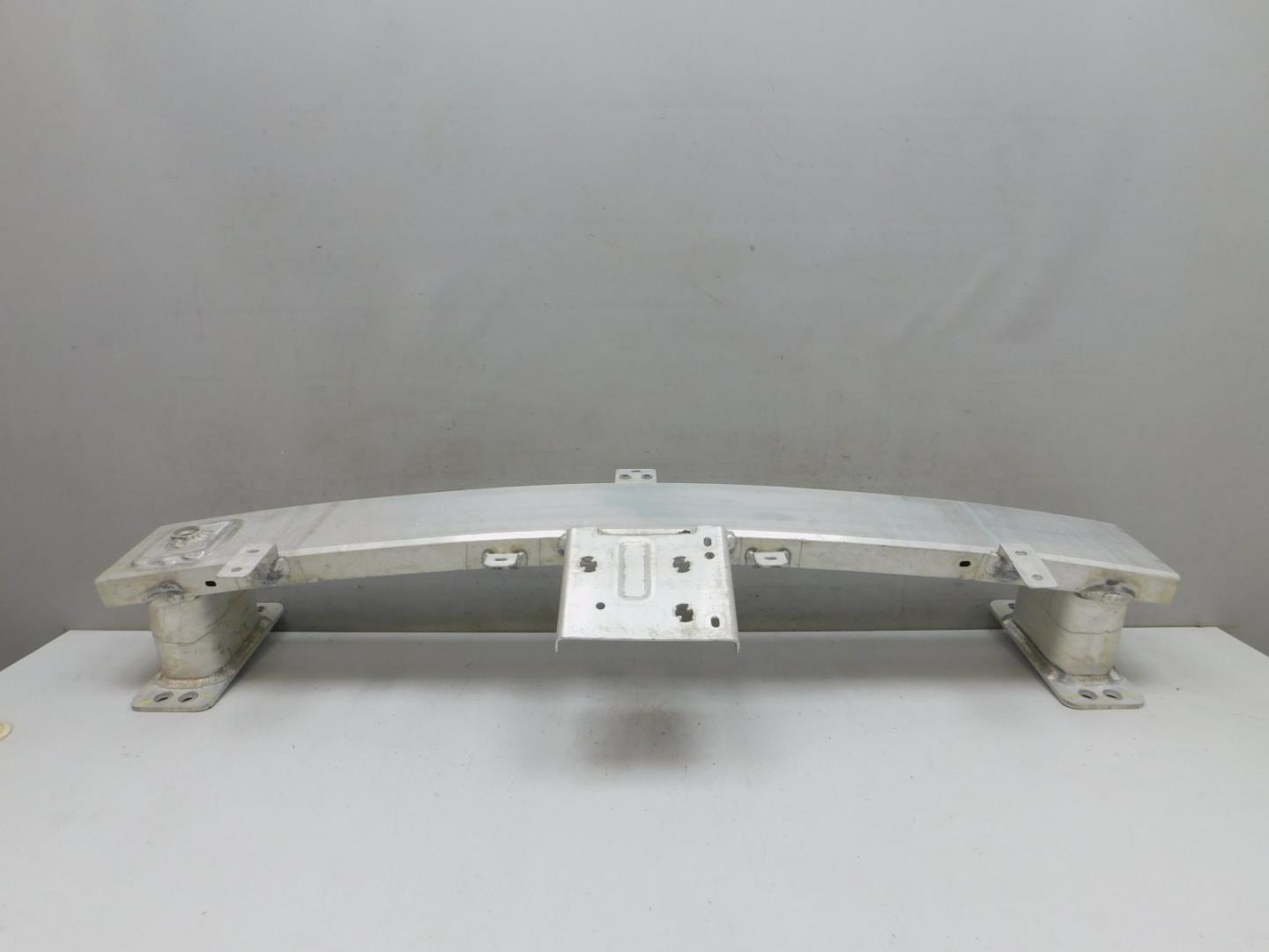 Усилитель переднего бампера