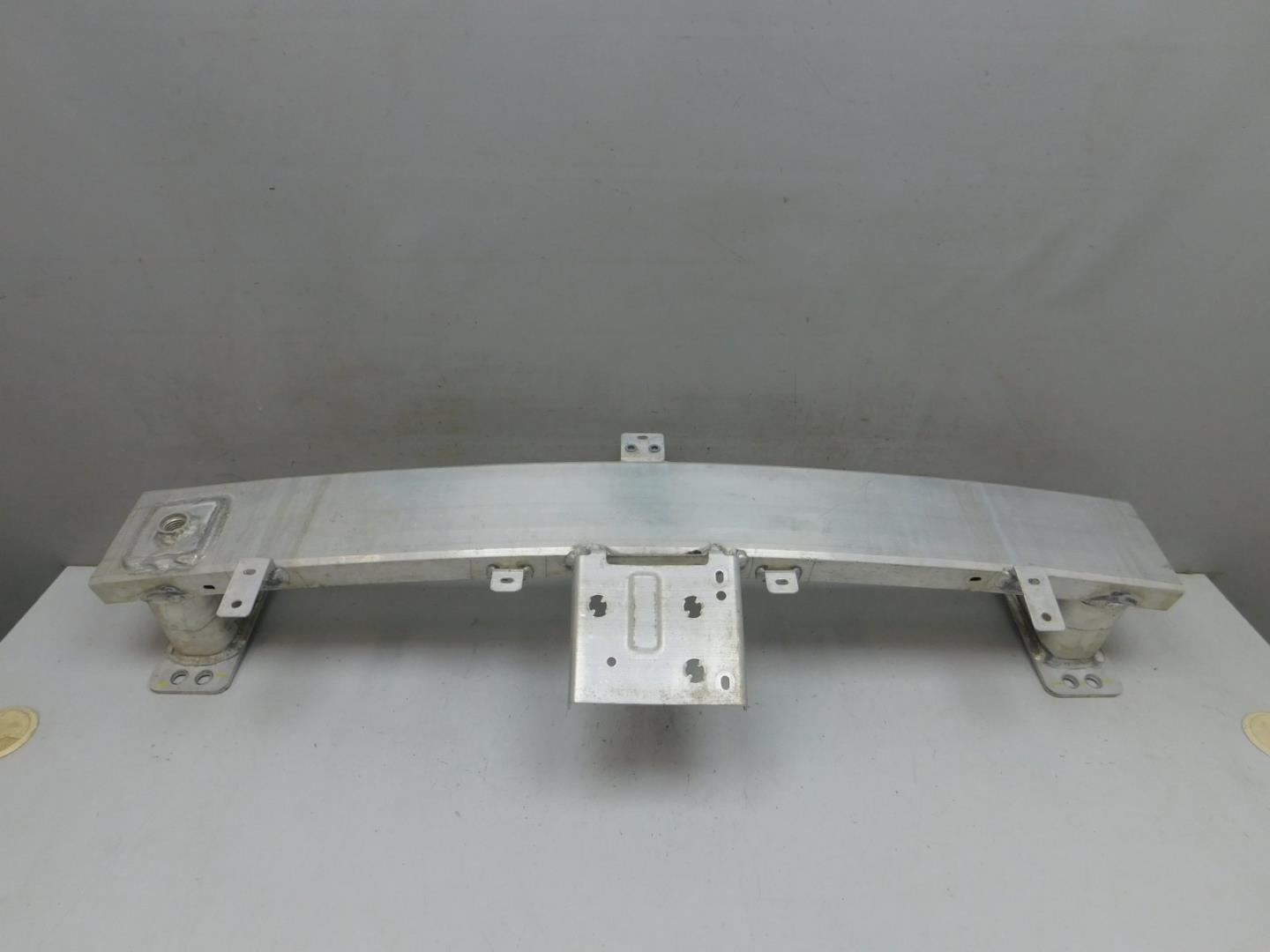 Усилитель переднего бампера