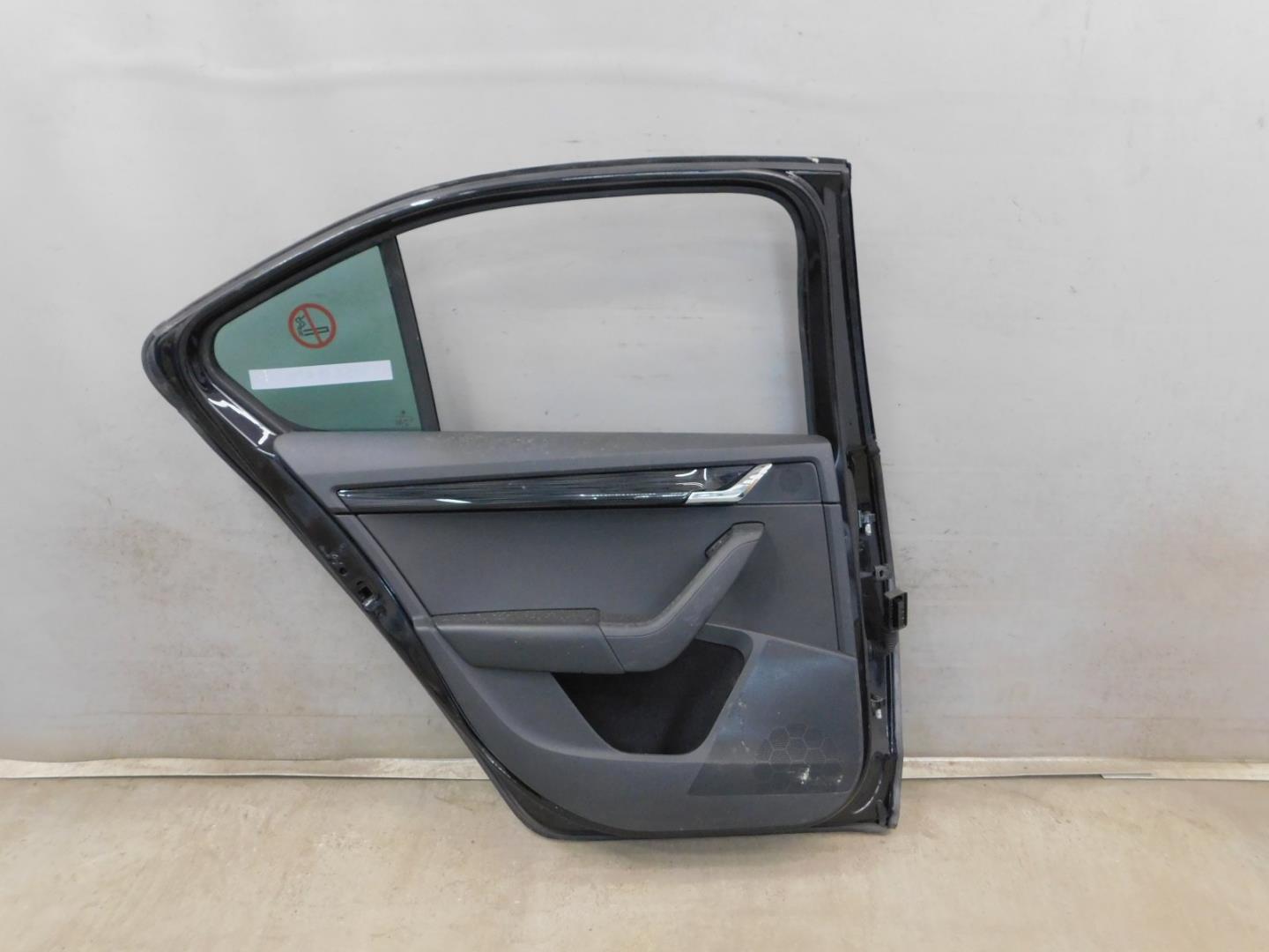 Дверь задняя левая