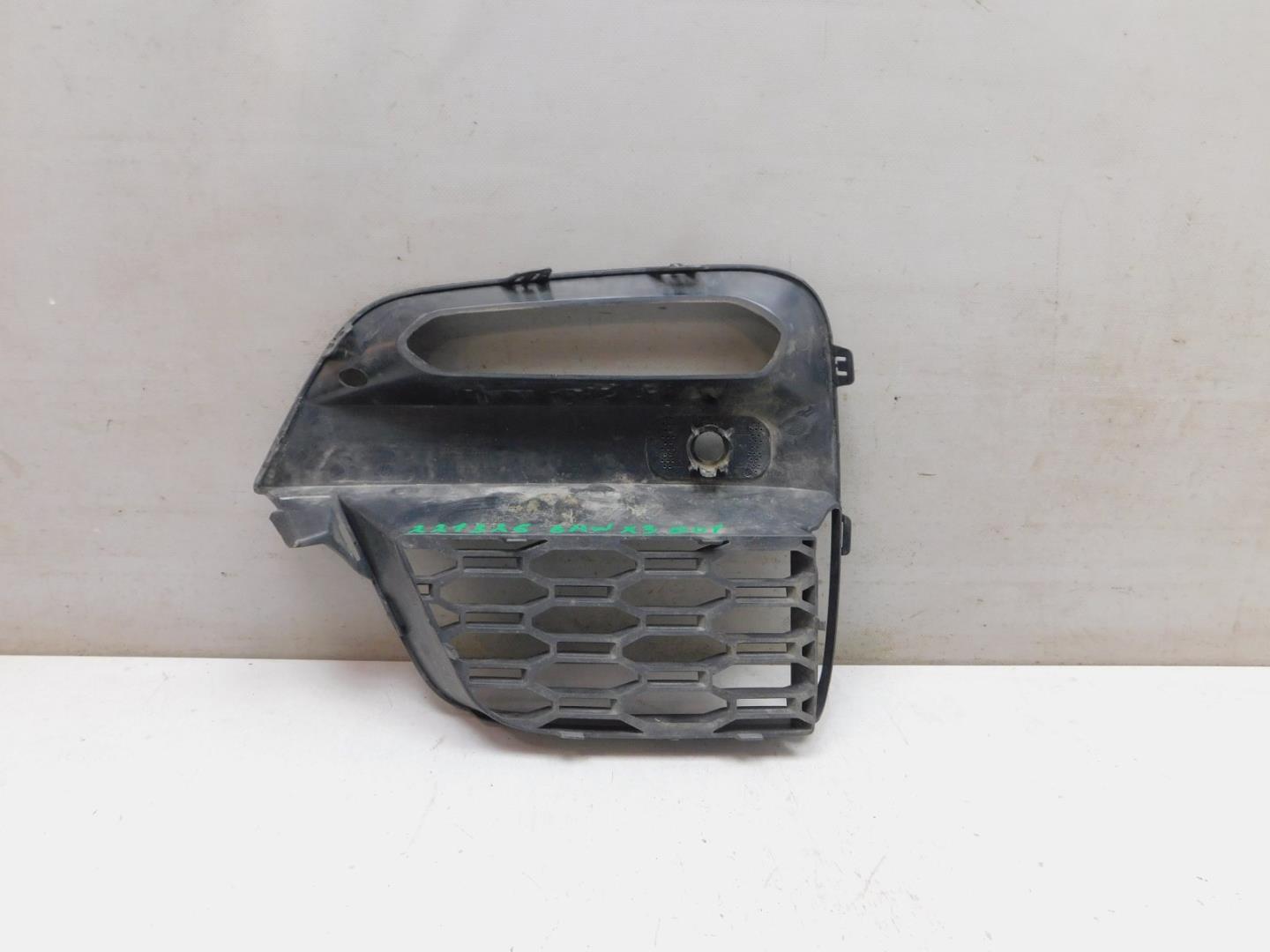 Решетка в бампер правая