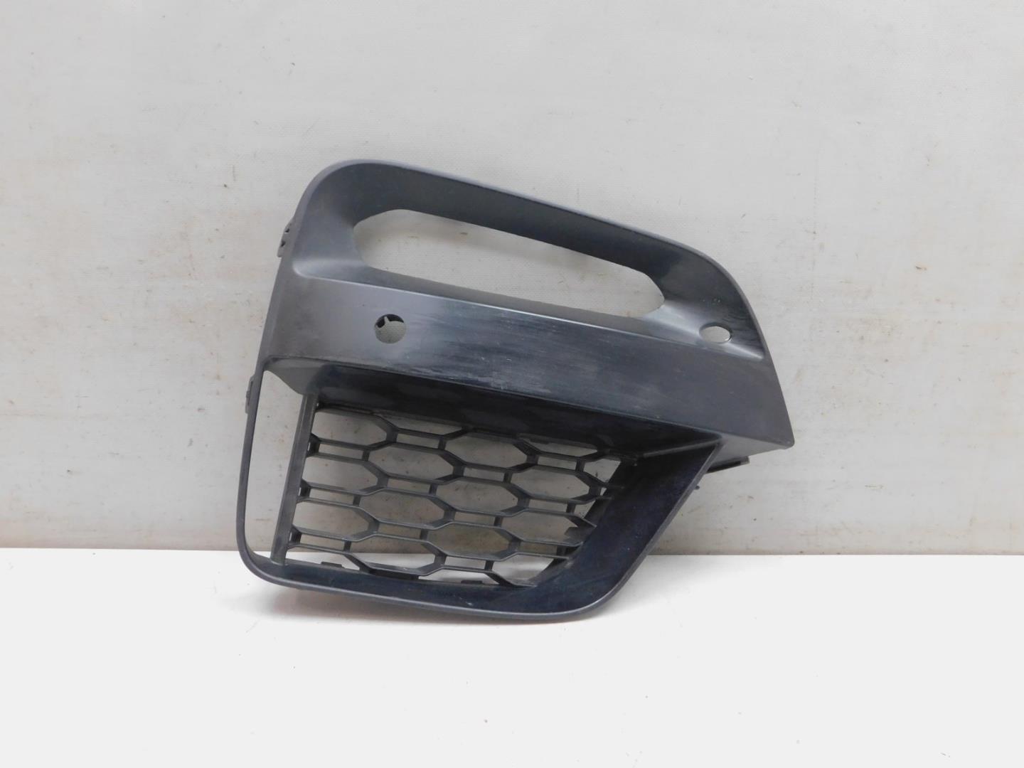 Решетка в бампер правая