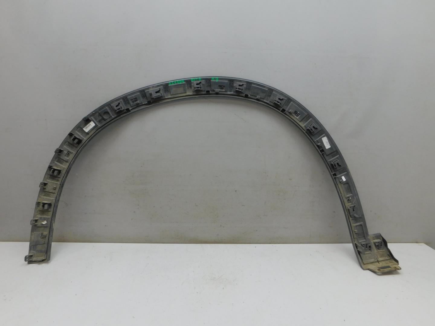 Накладка переднего крыла правого