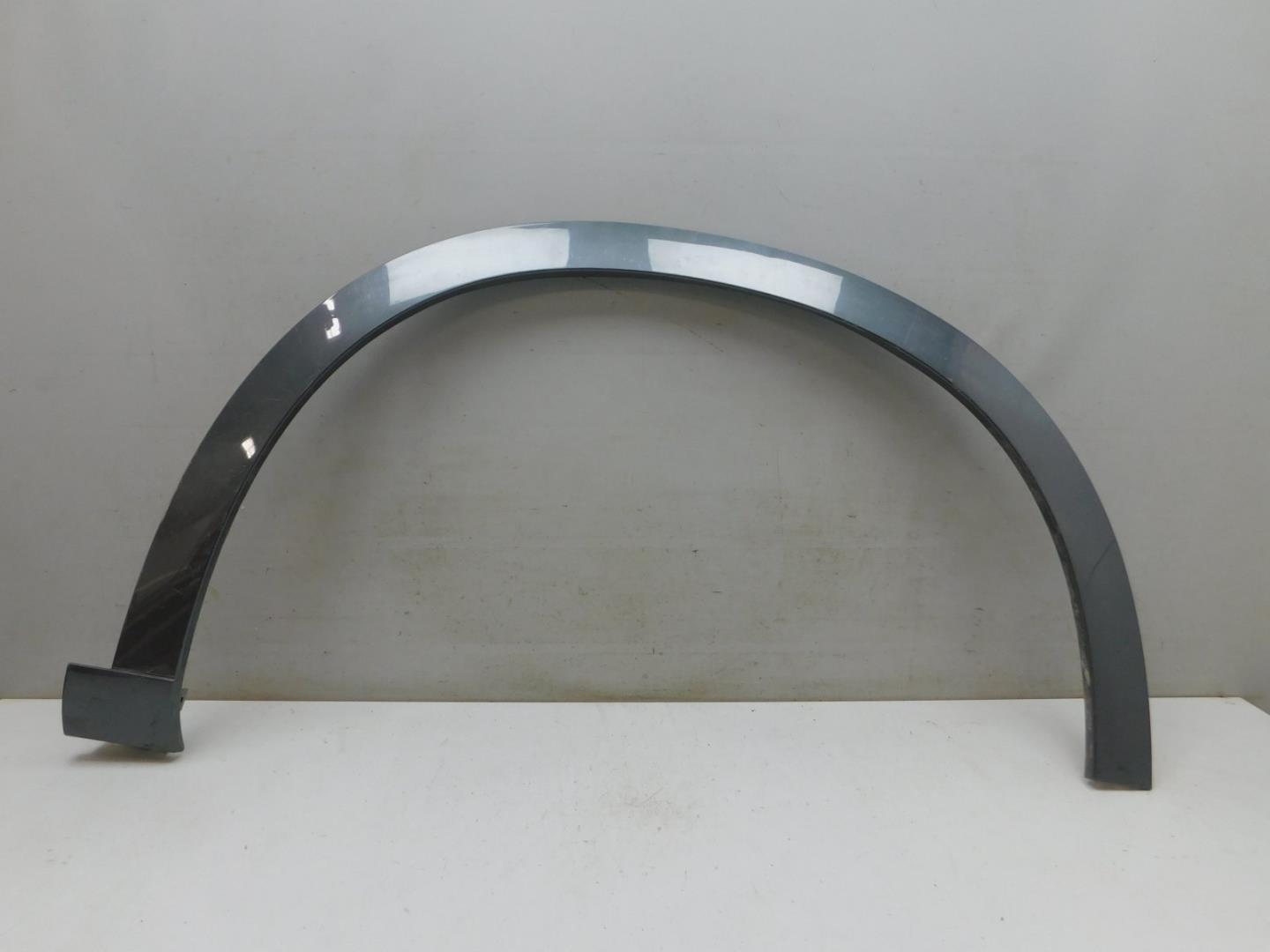 Накладка переднего крыла правого