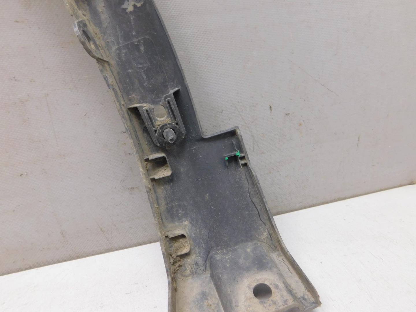 Накладка переднего крыла левого