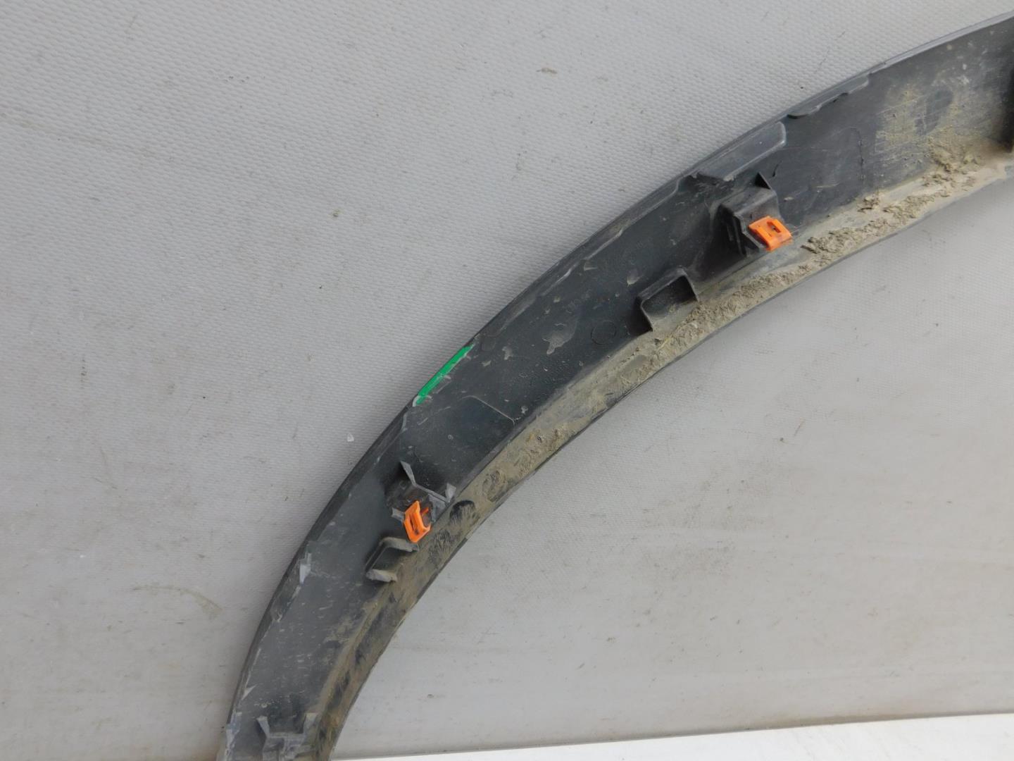 Накладка переднего крыла левого