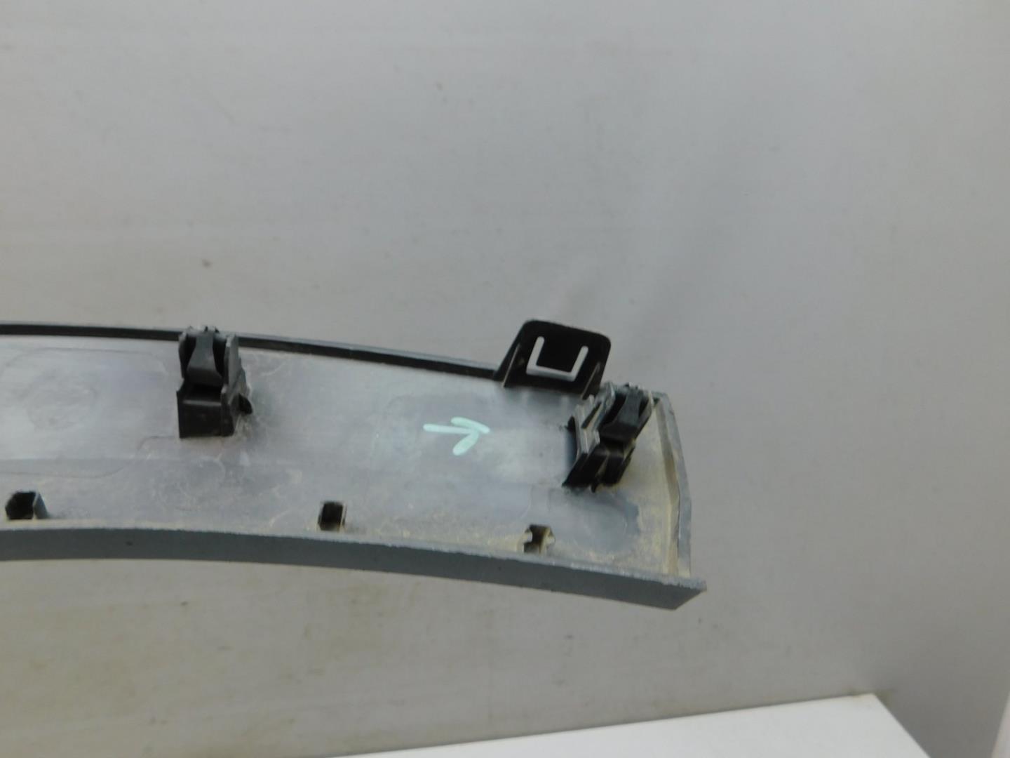 Накладка переднего крыла левого