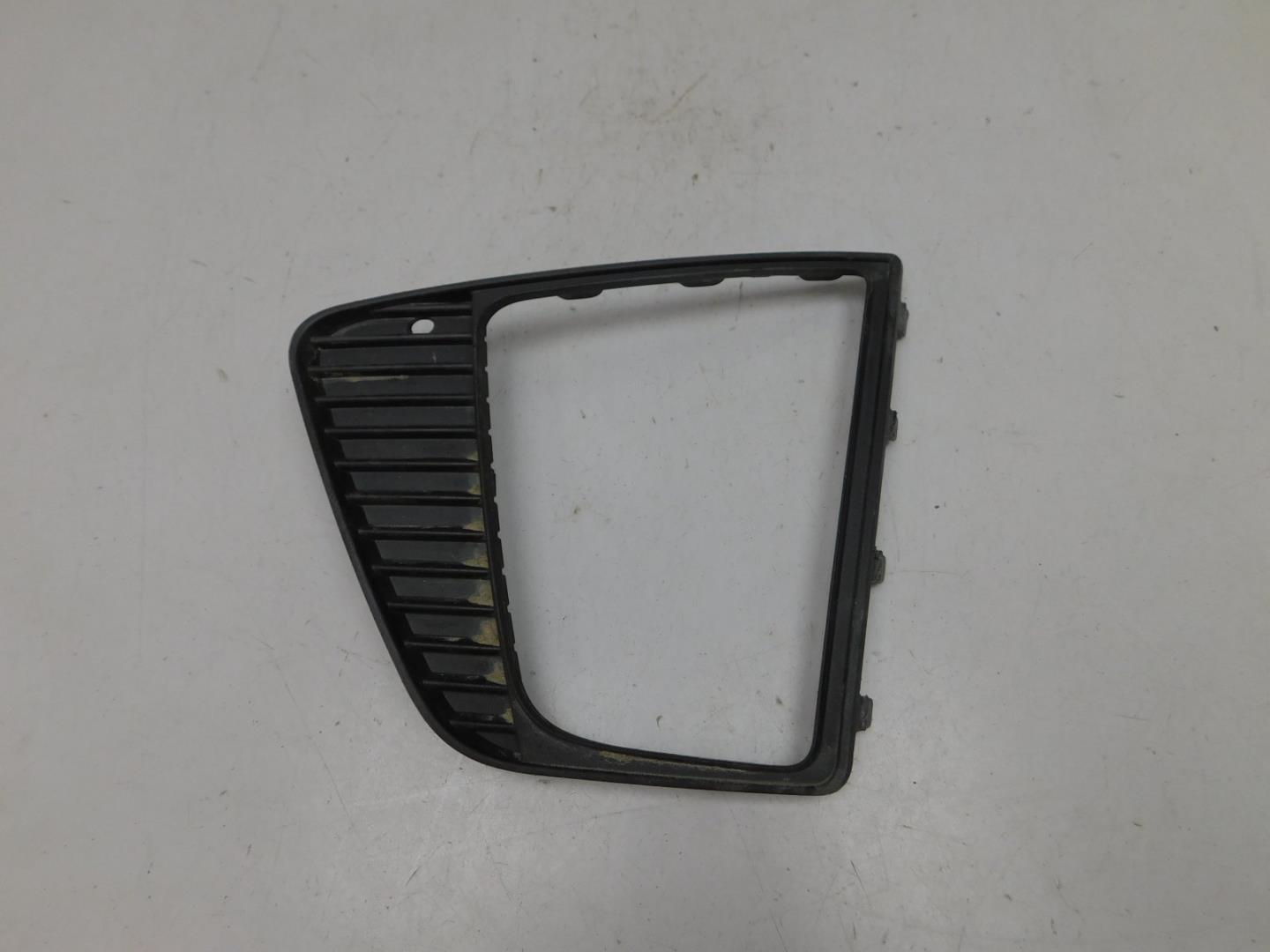 Решетка в бампер левая