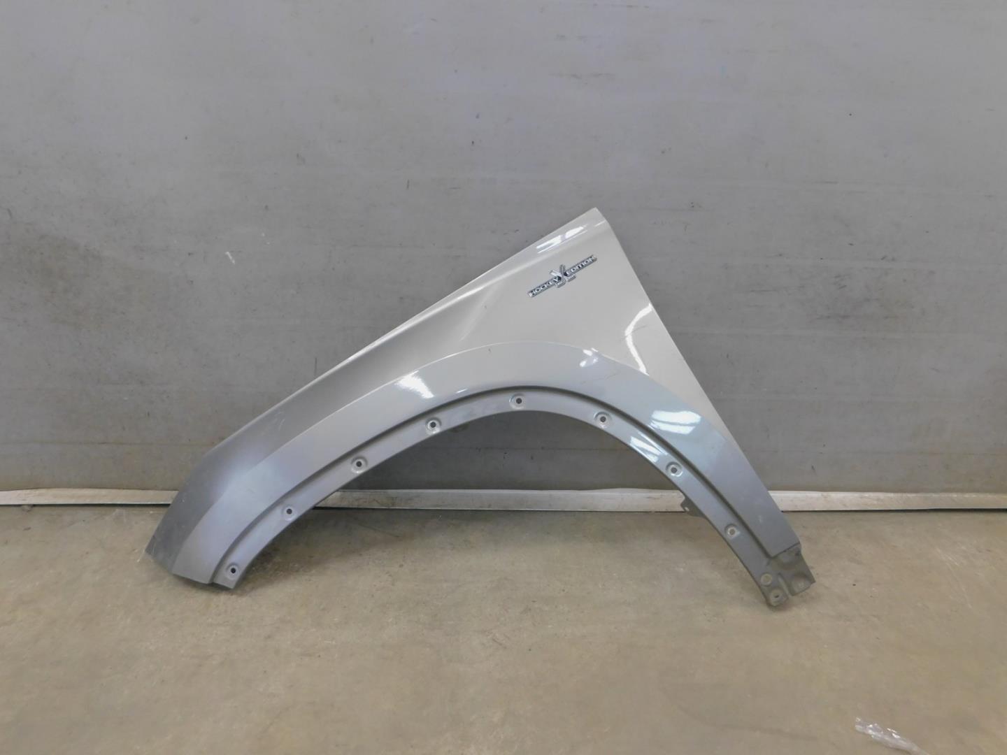 Крыло переднее левое