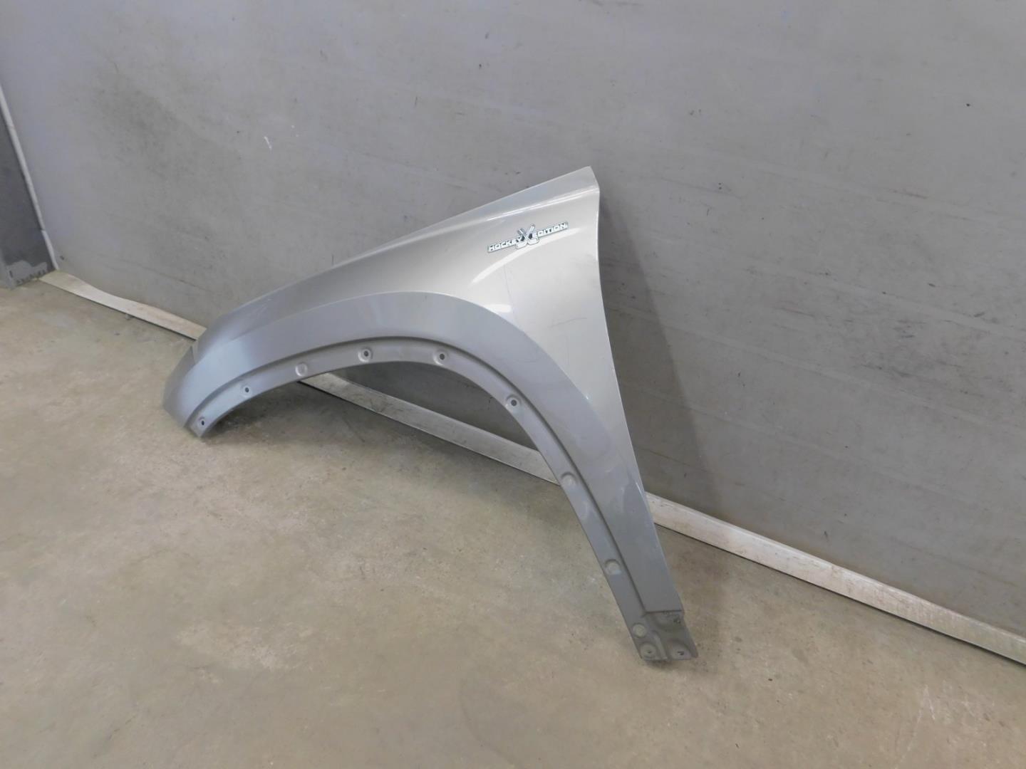 Крыло переднее левое