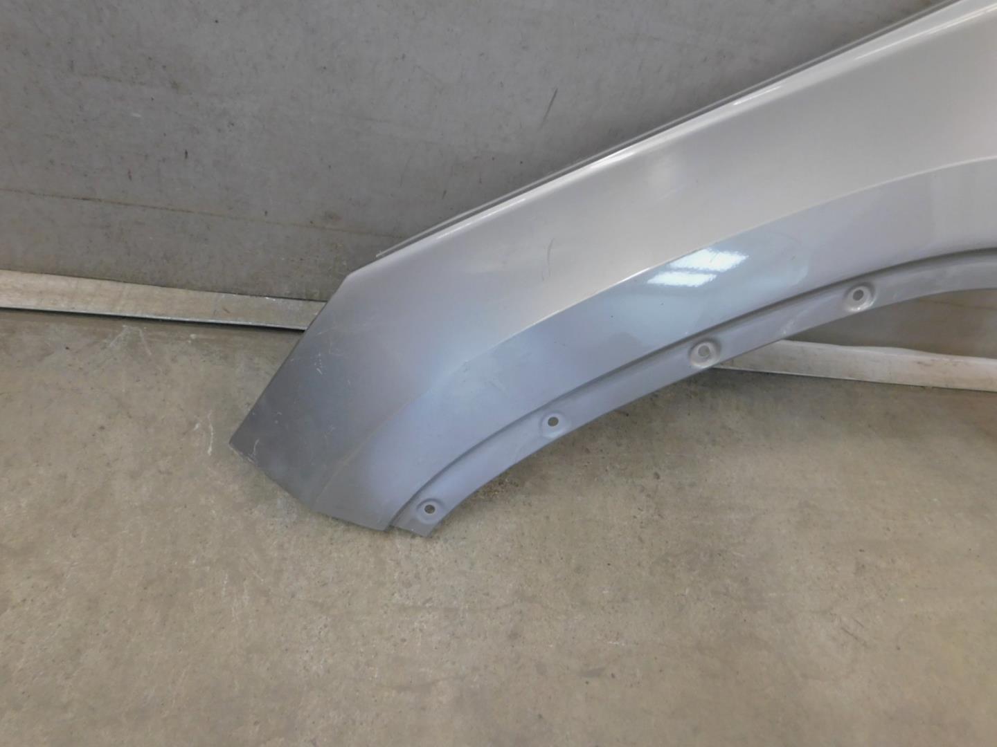 Крыло переднее левое