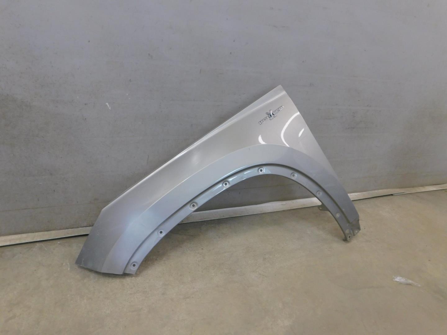 Крыло переднее левое