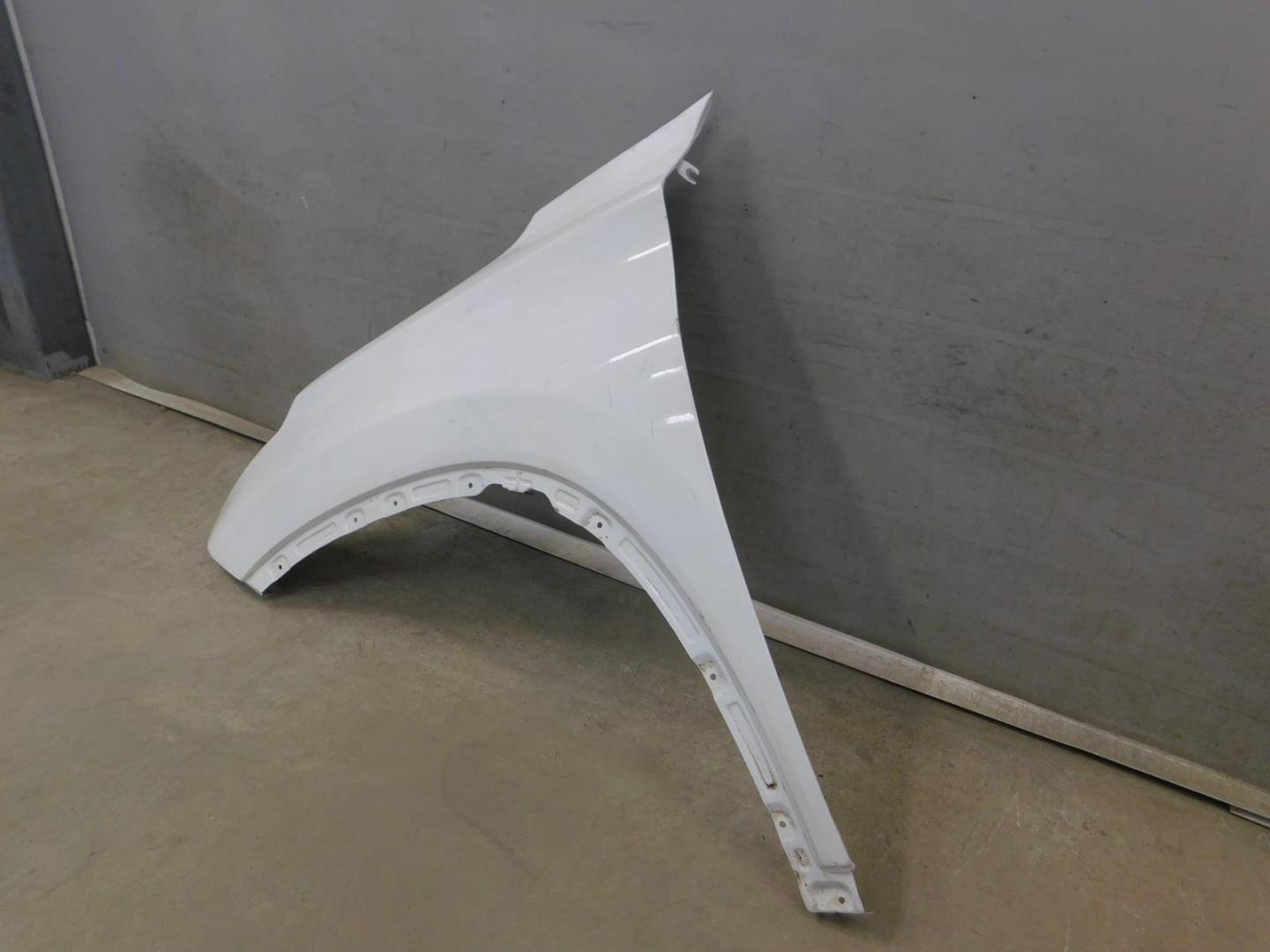 Крыло переднее левое