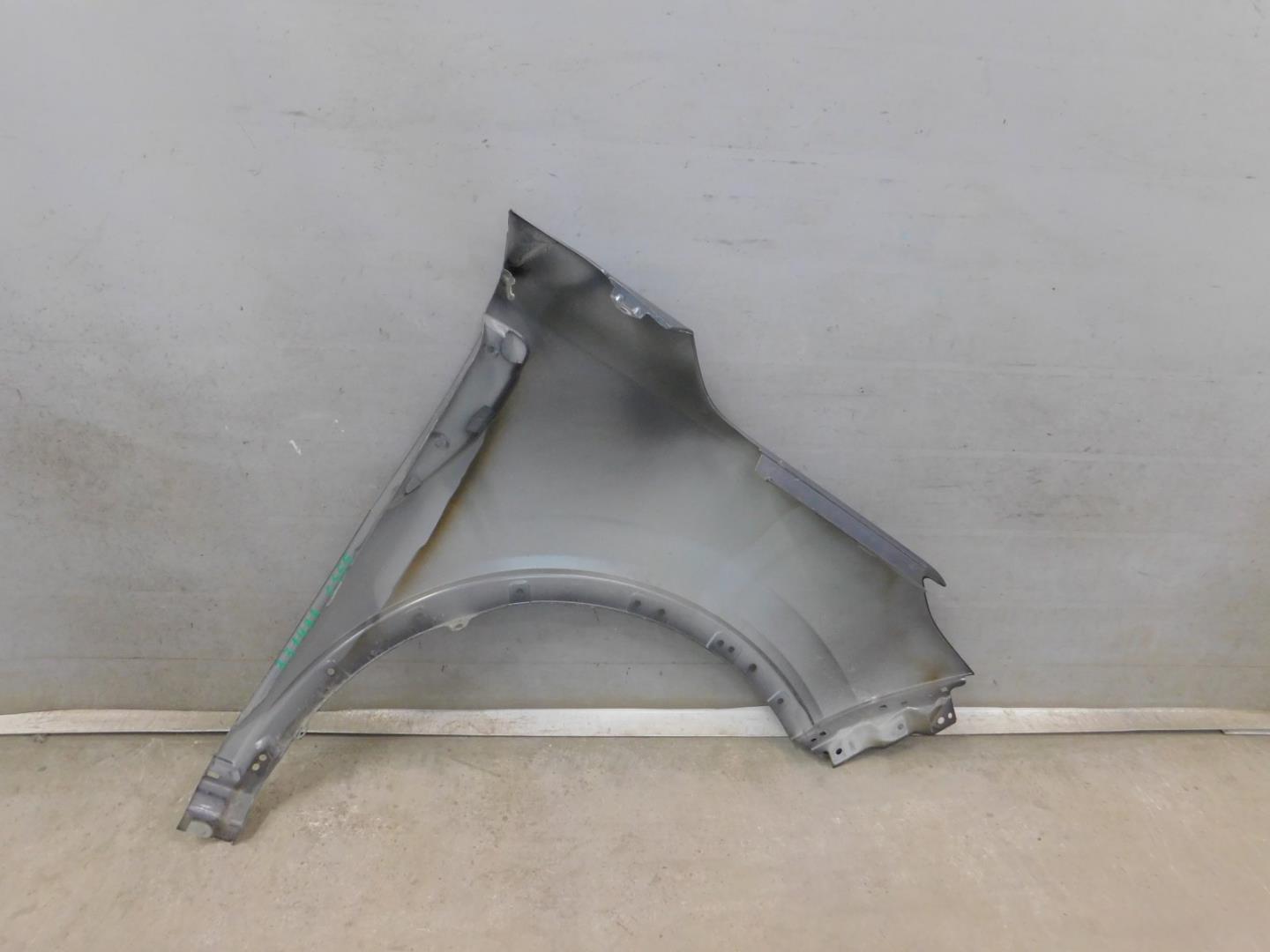 Крыло переднее левое