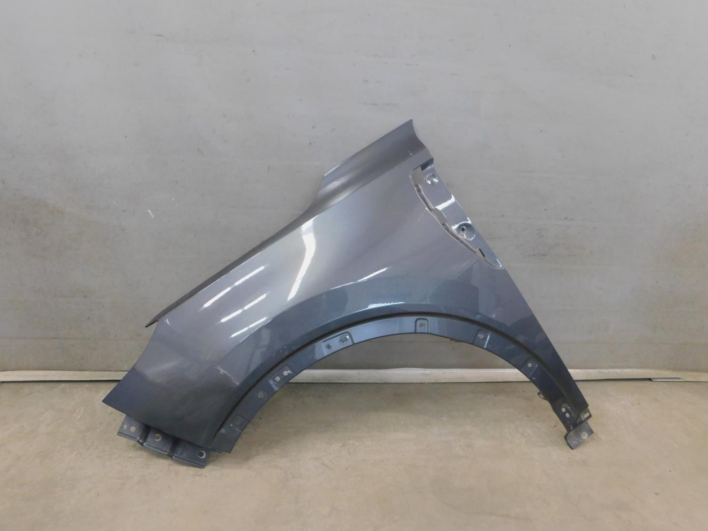 Крыло переднее левое