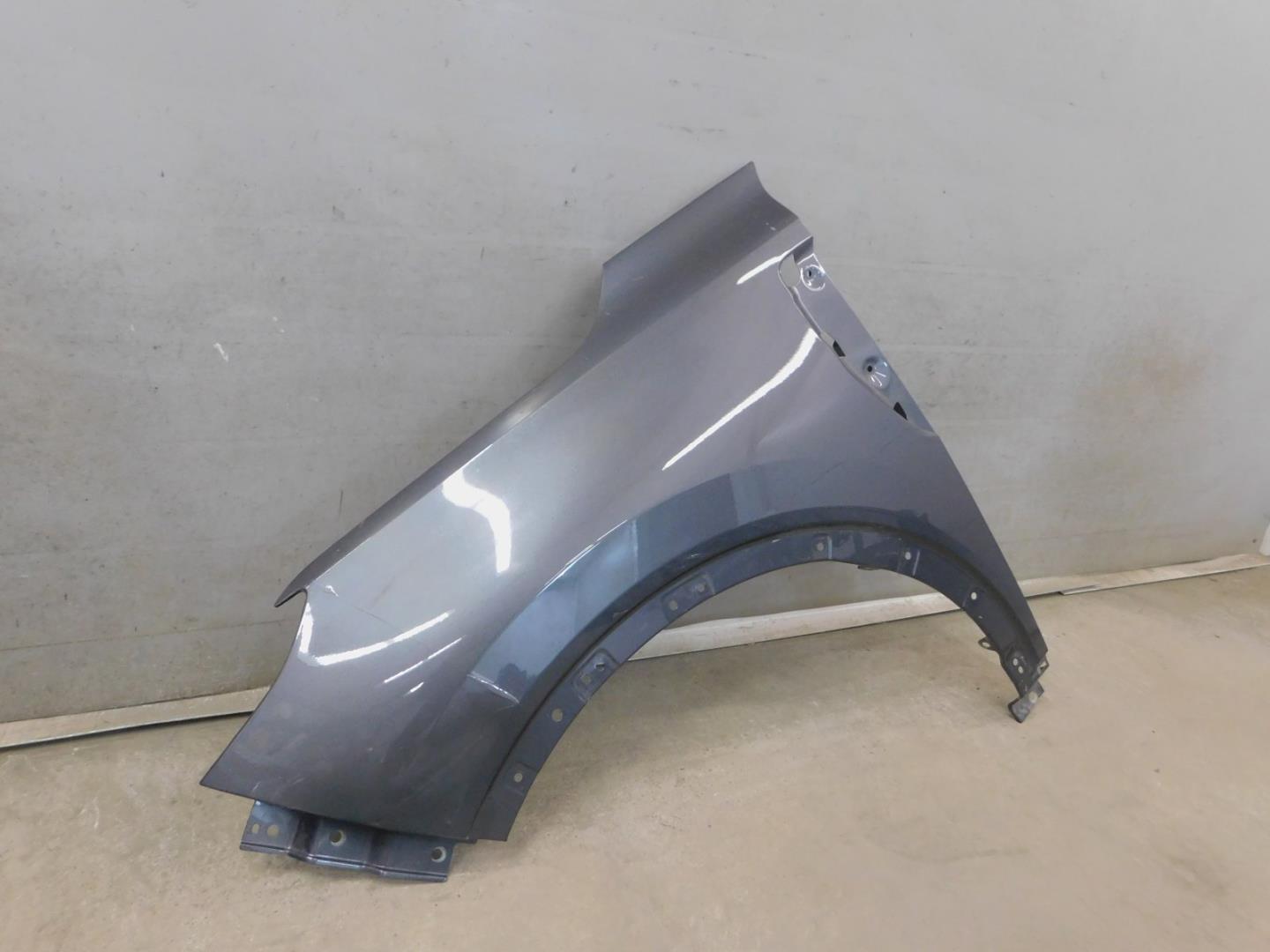 Крыло переднее левое