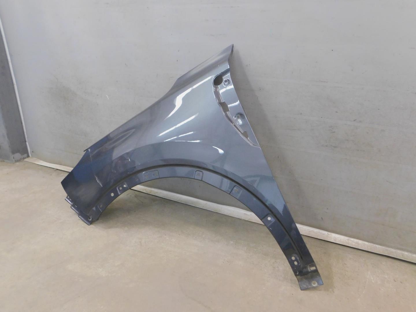 Крыло переднее левое