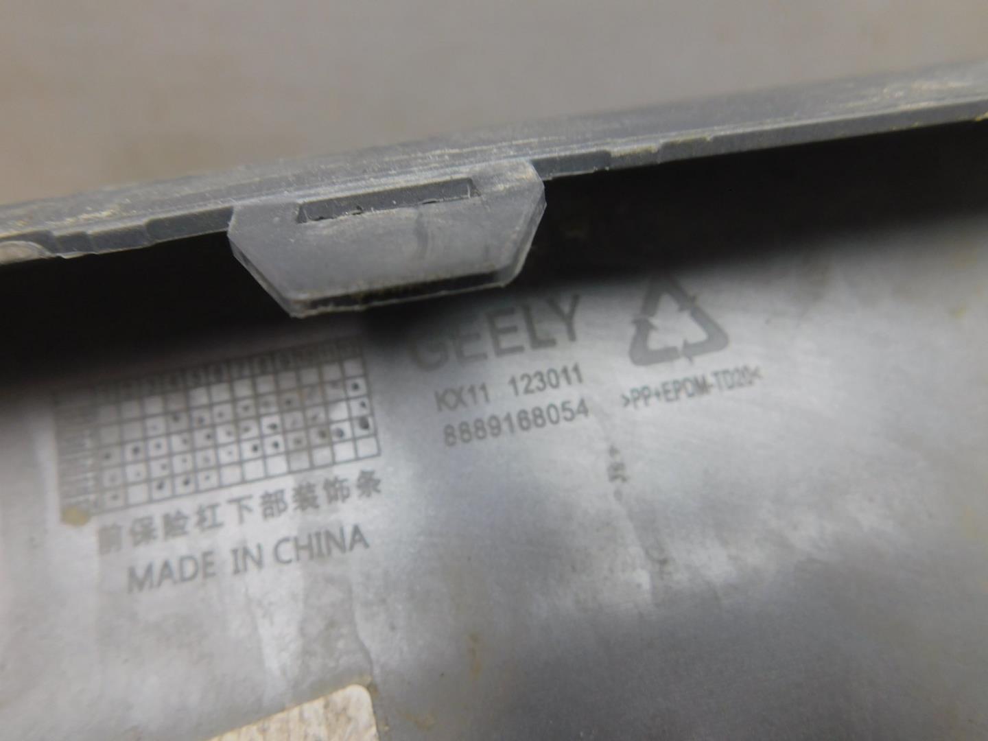 Накладка переднего бампера