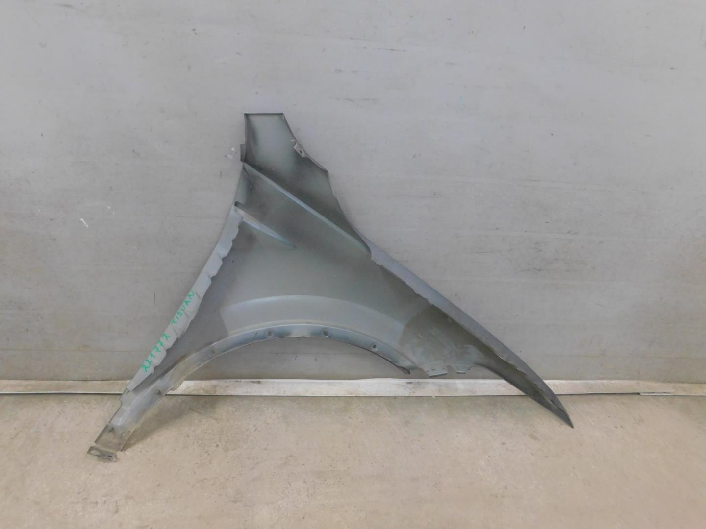 Крыло переднее левое