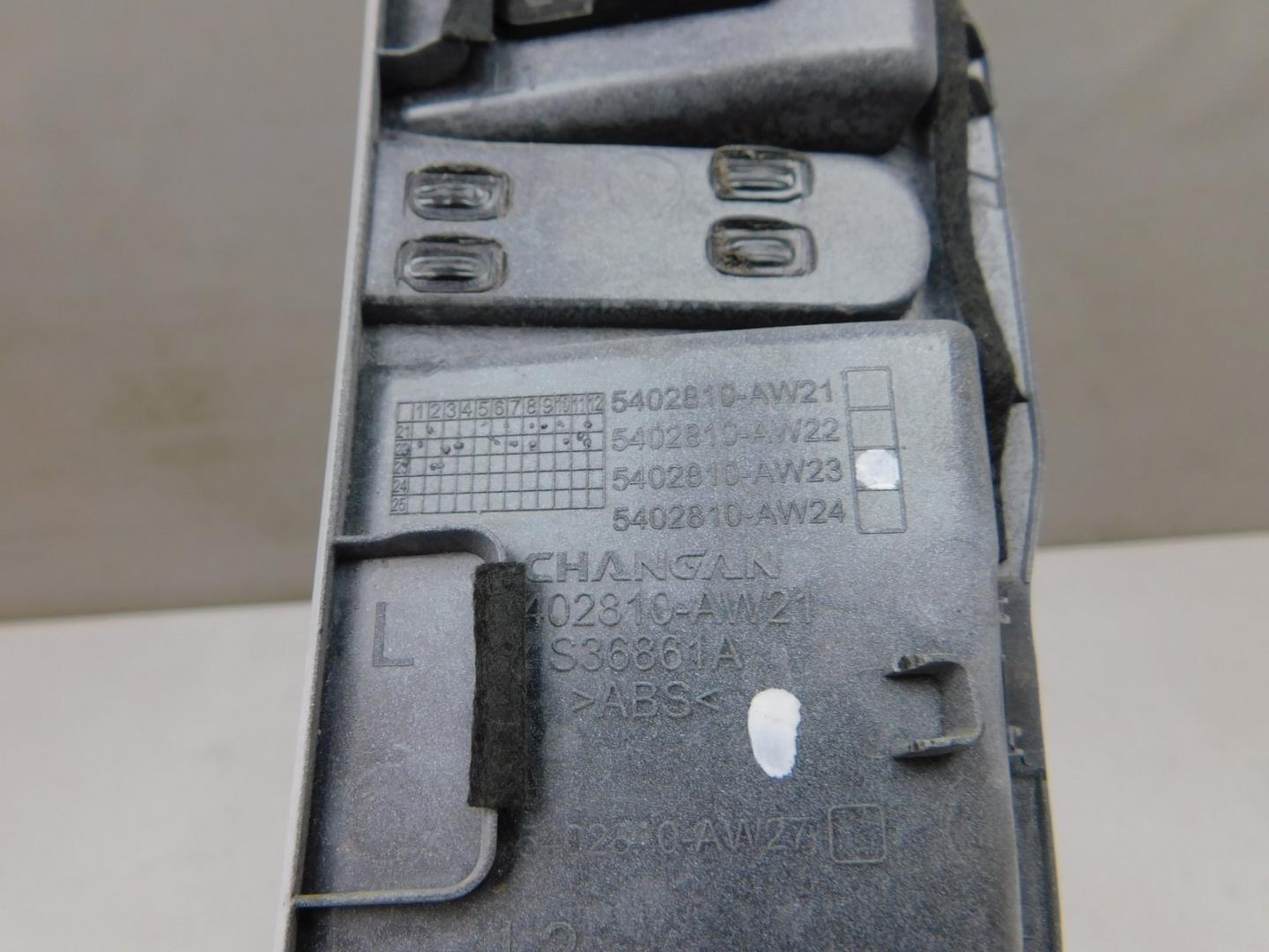 Накладка переднего крыла левого