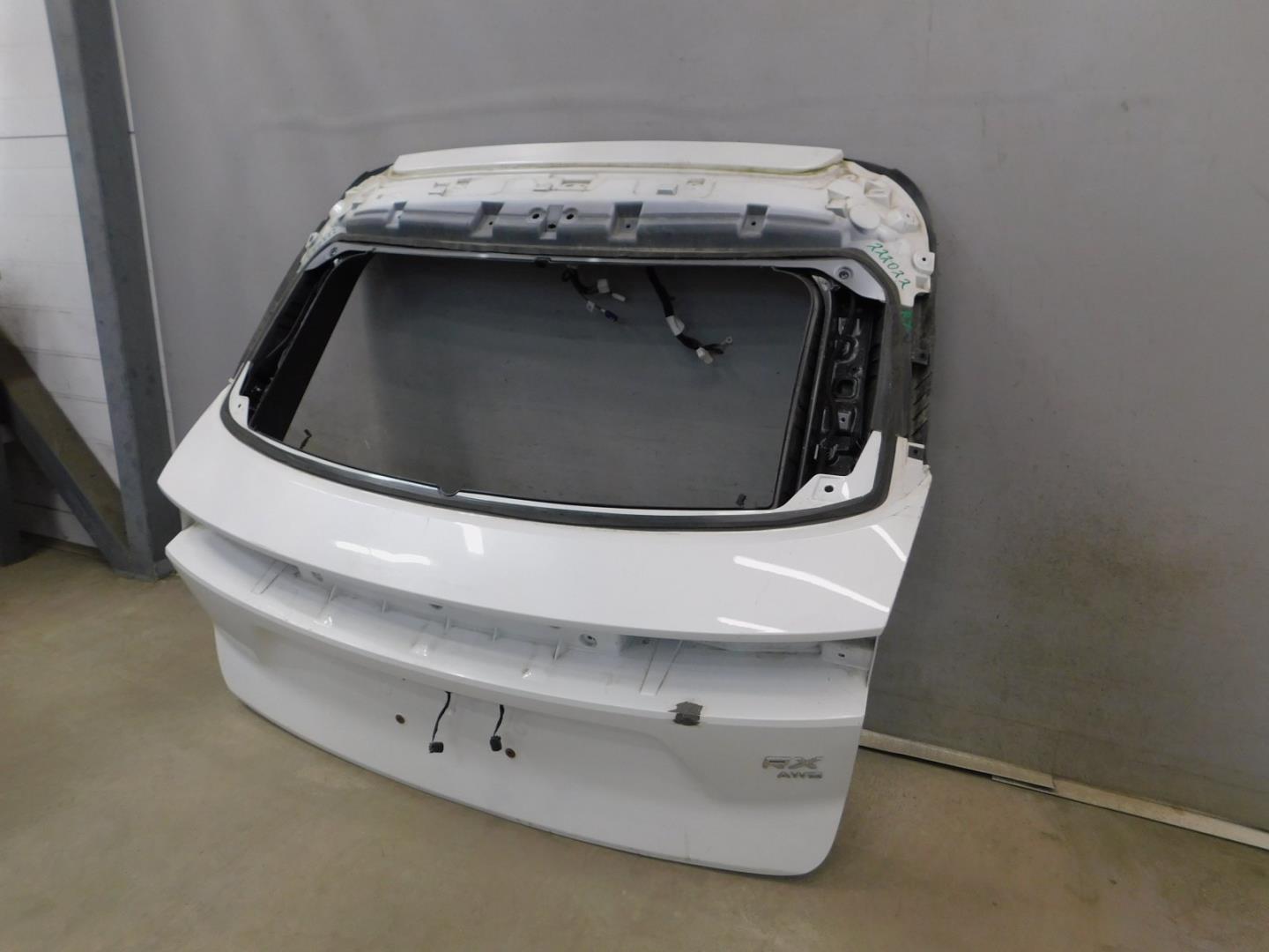 Дверь багажника