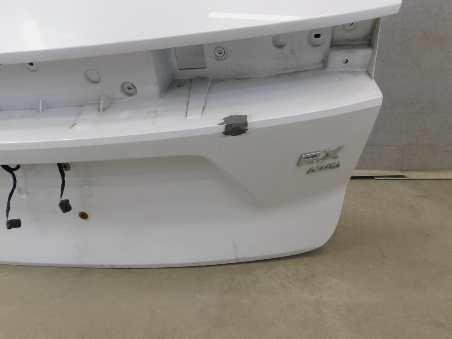 Дверь багажника