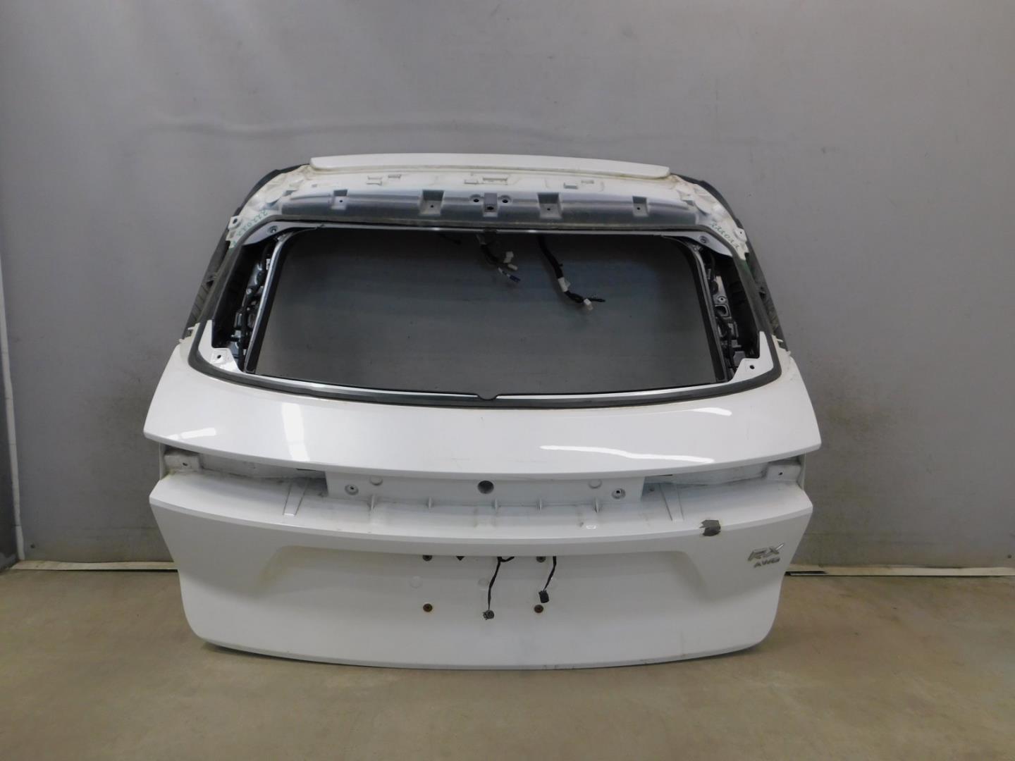 Дверь багажника