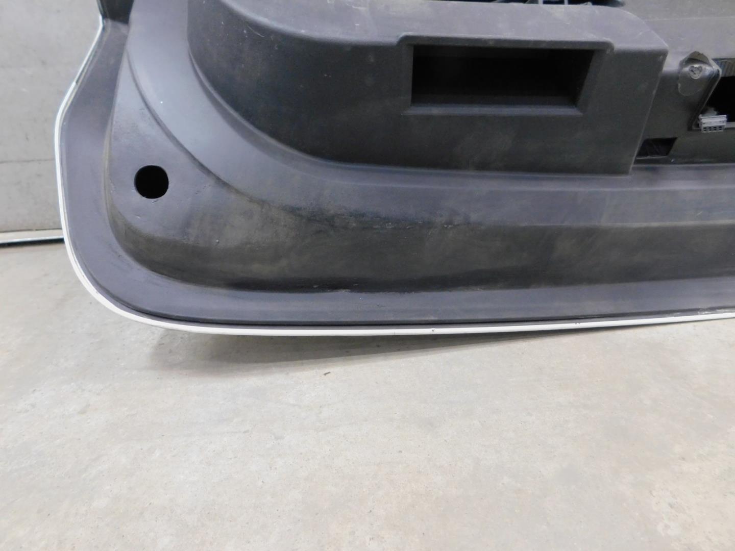 Дверь багажника