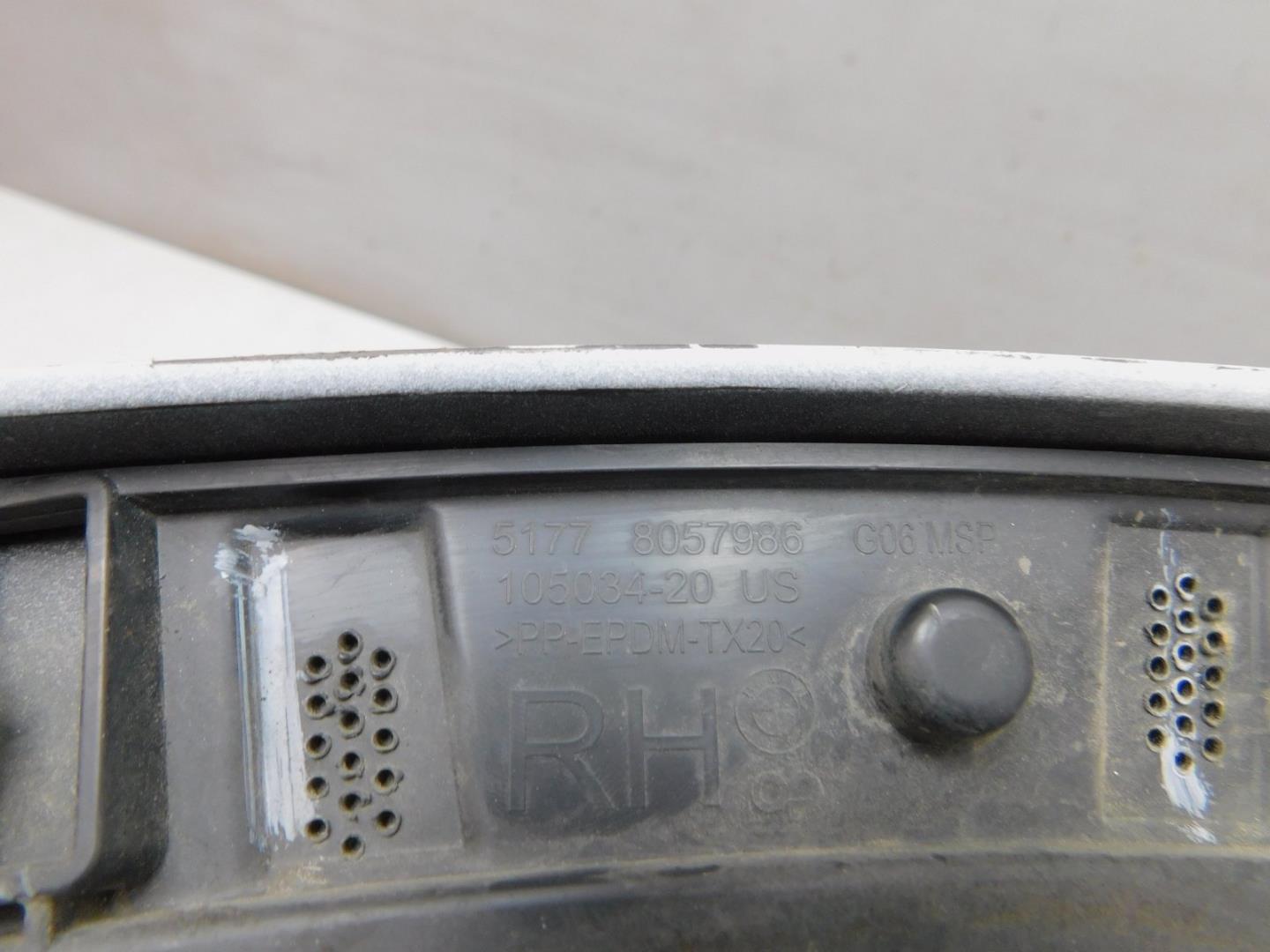 Накладка заднего крыла правого