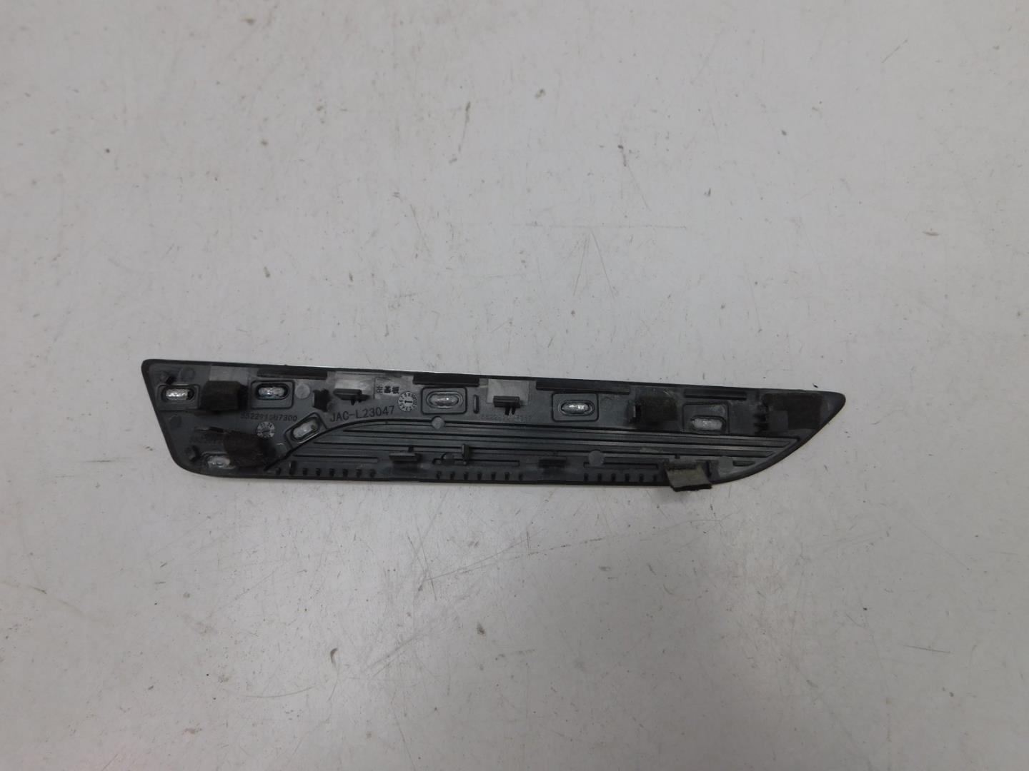 Накладка переднего крыла левого