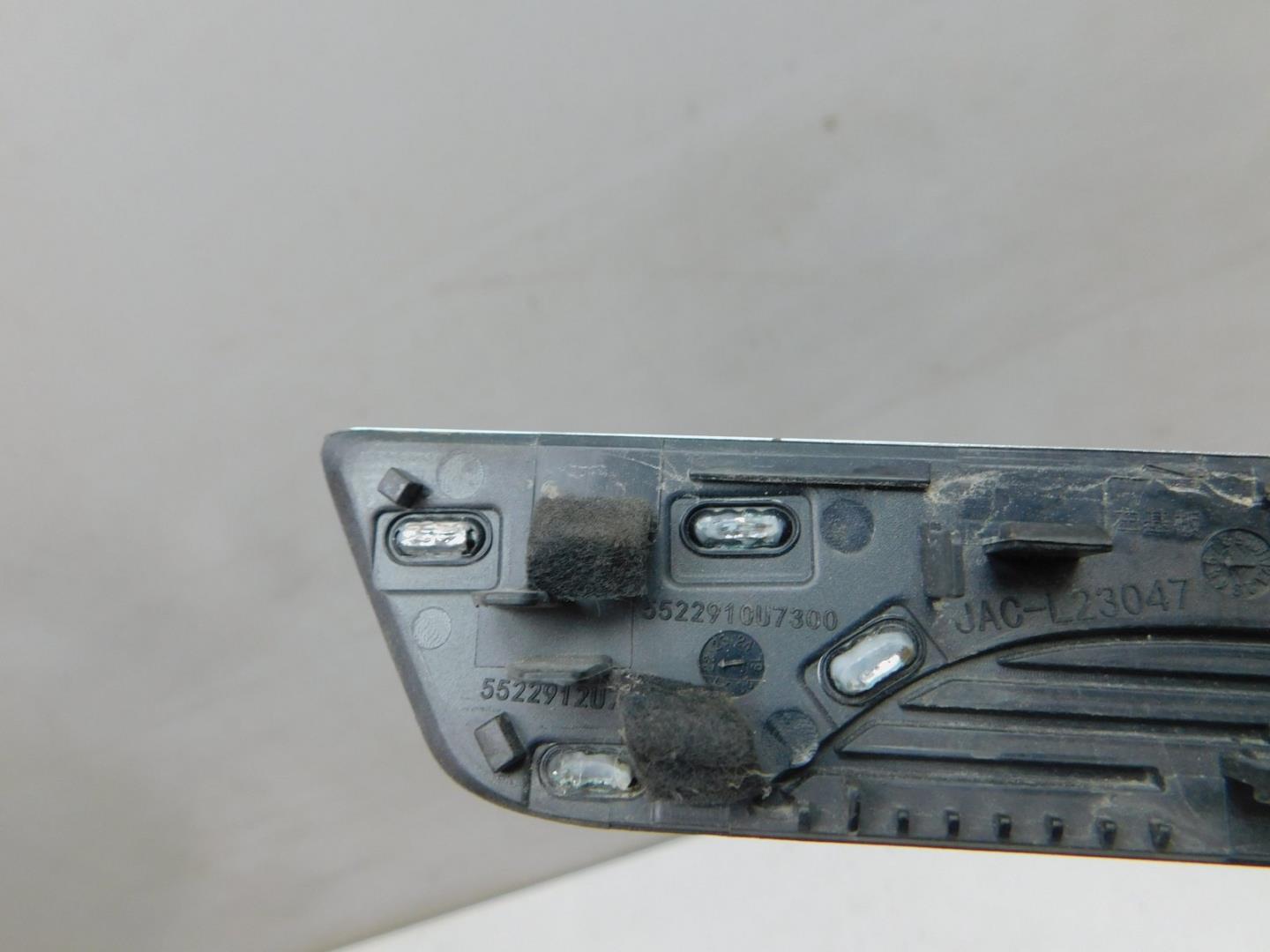 Накладка переднего крыла левого