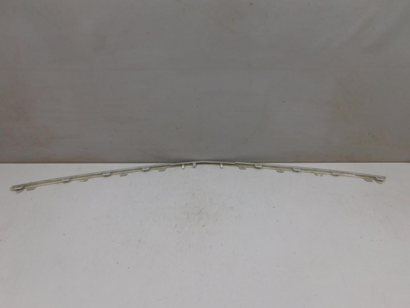 Молдинг переднего бампера