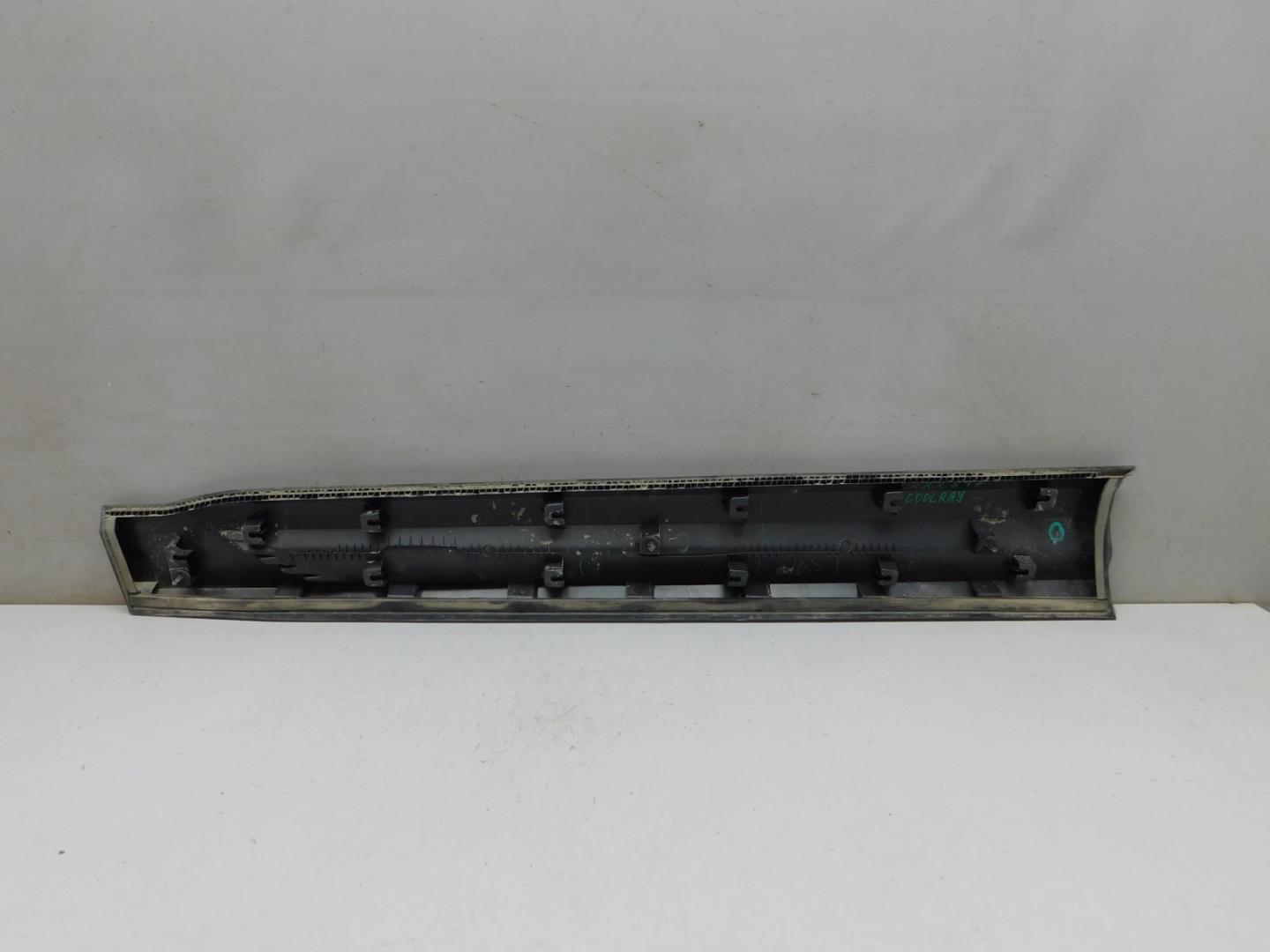 Накладка двери передней правой