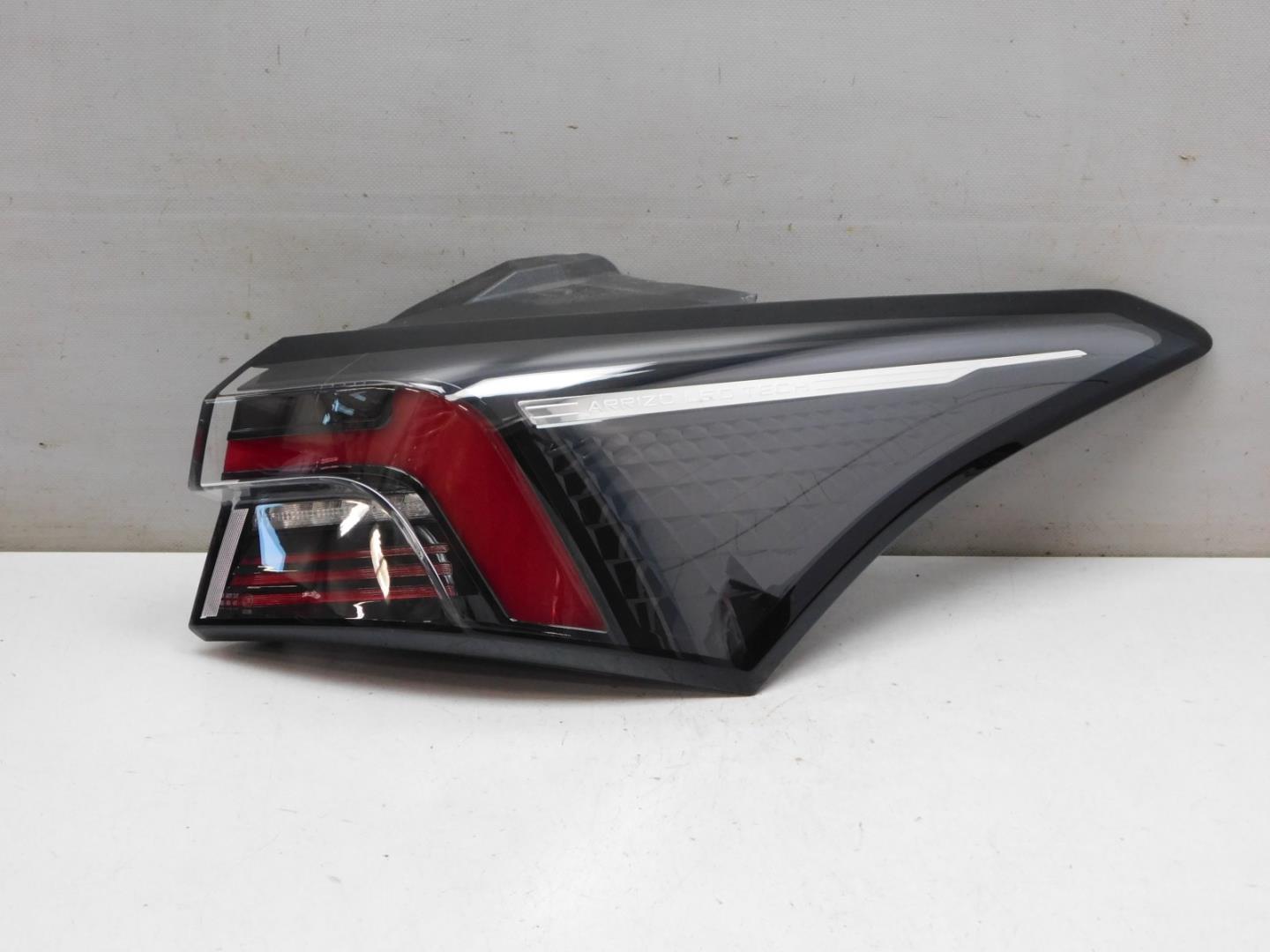 Фонарь задний наружный правый