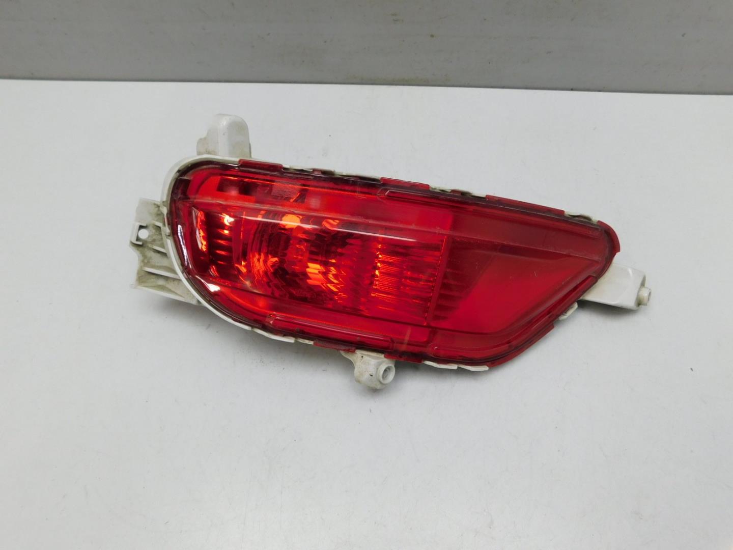 Фонарь задний в бампер левый