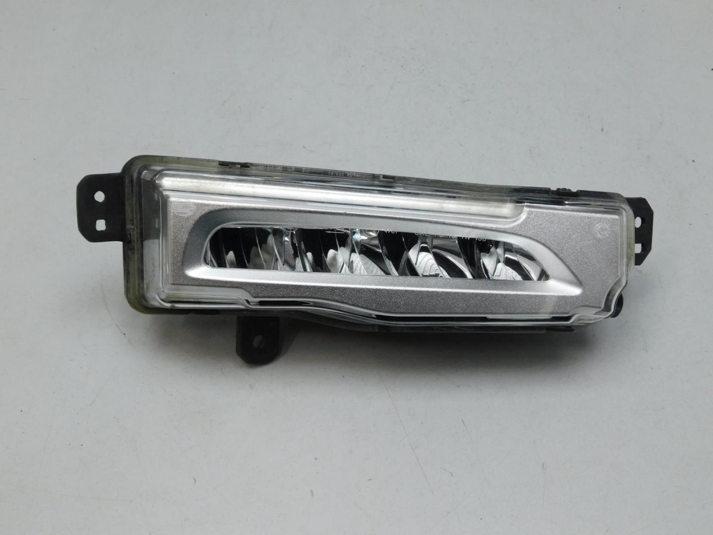 Фара противотуманная правая