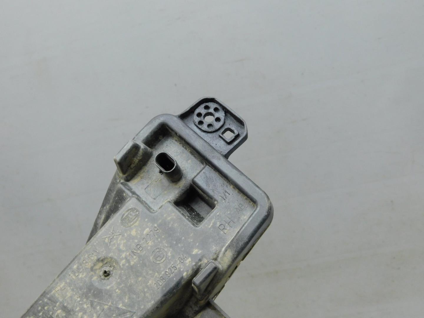 Фара противотуманная правая