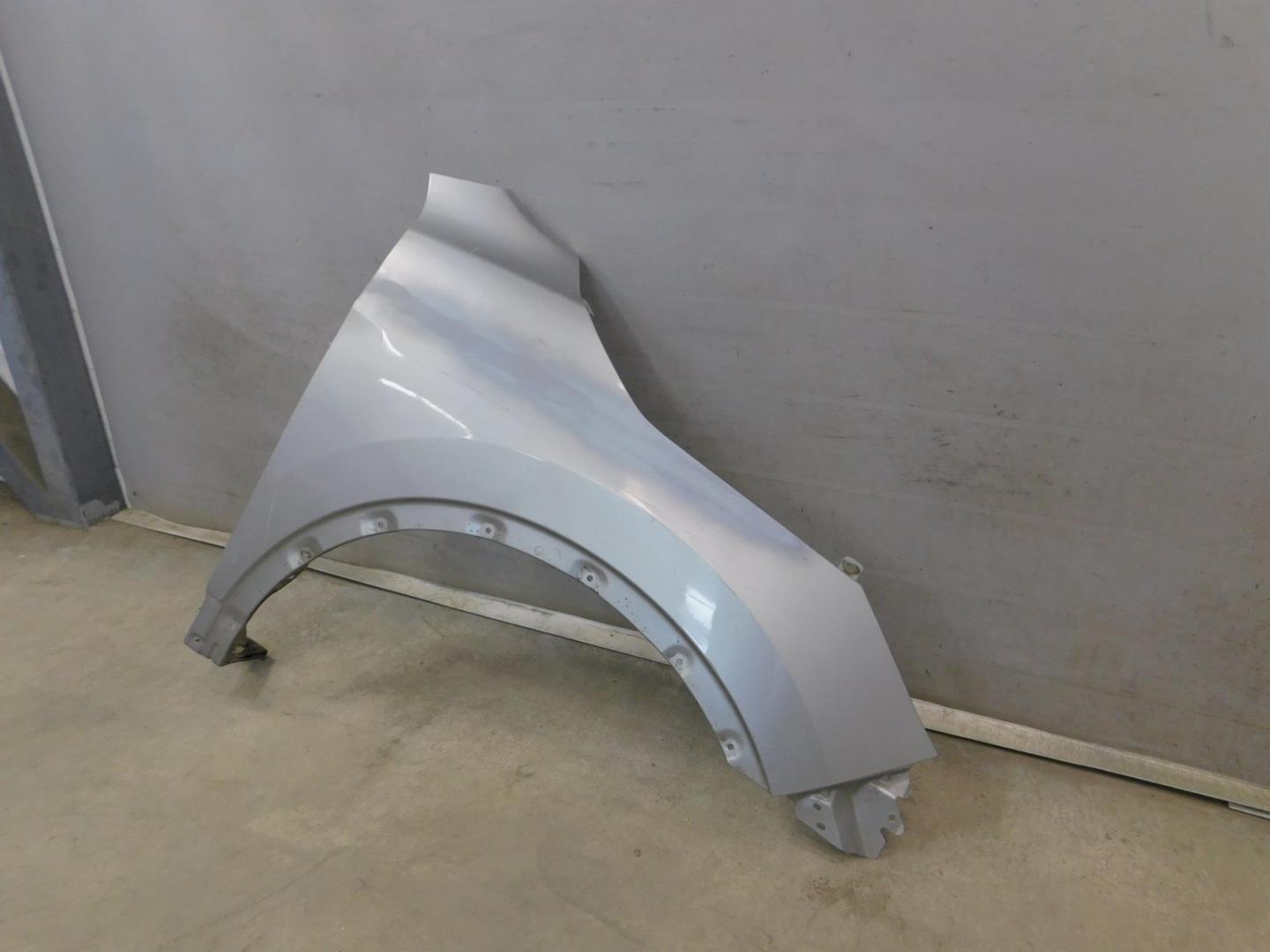 Крыло переднее правое