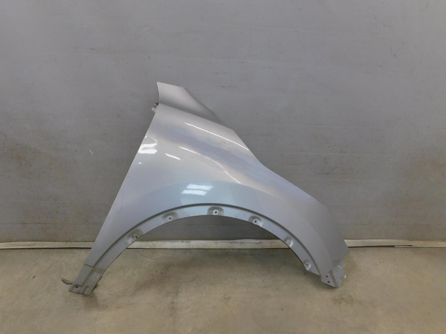 Крыло переднее правое