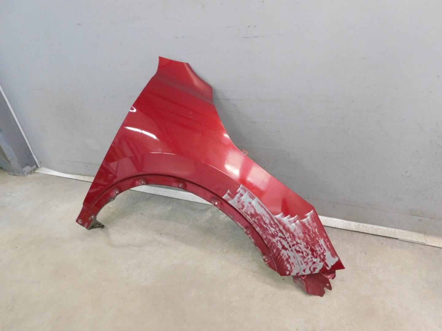 Крыло переднее правое