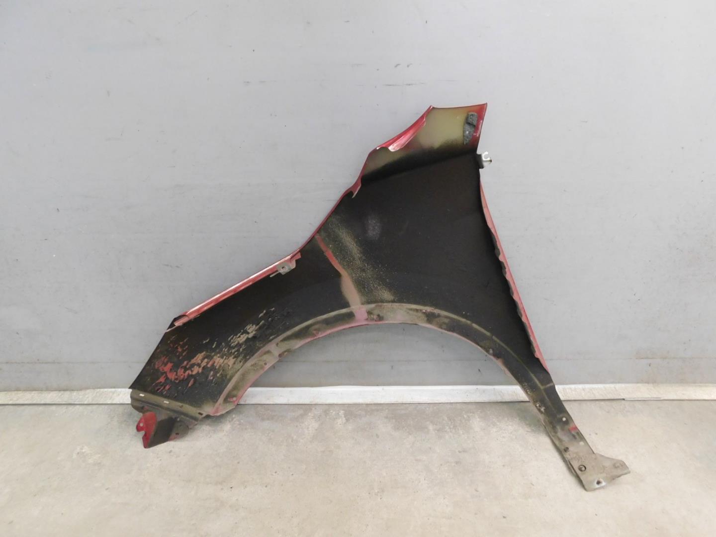 Крыло переднее правое